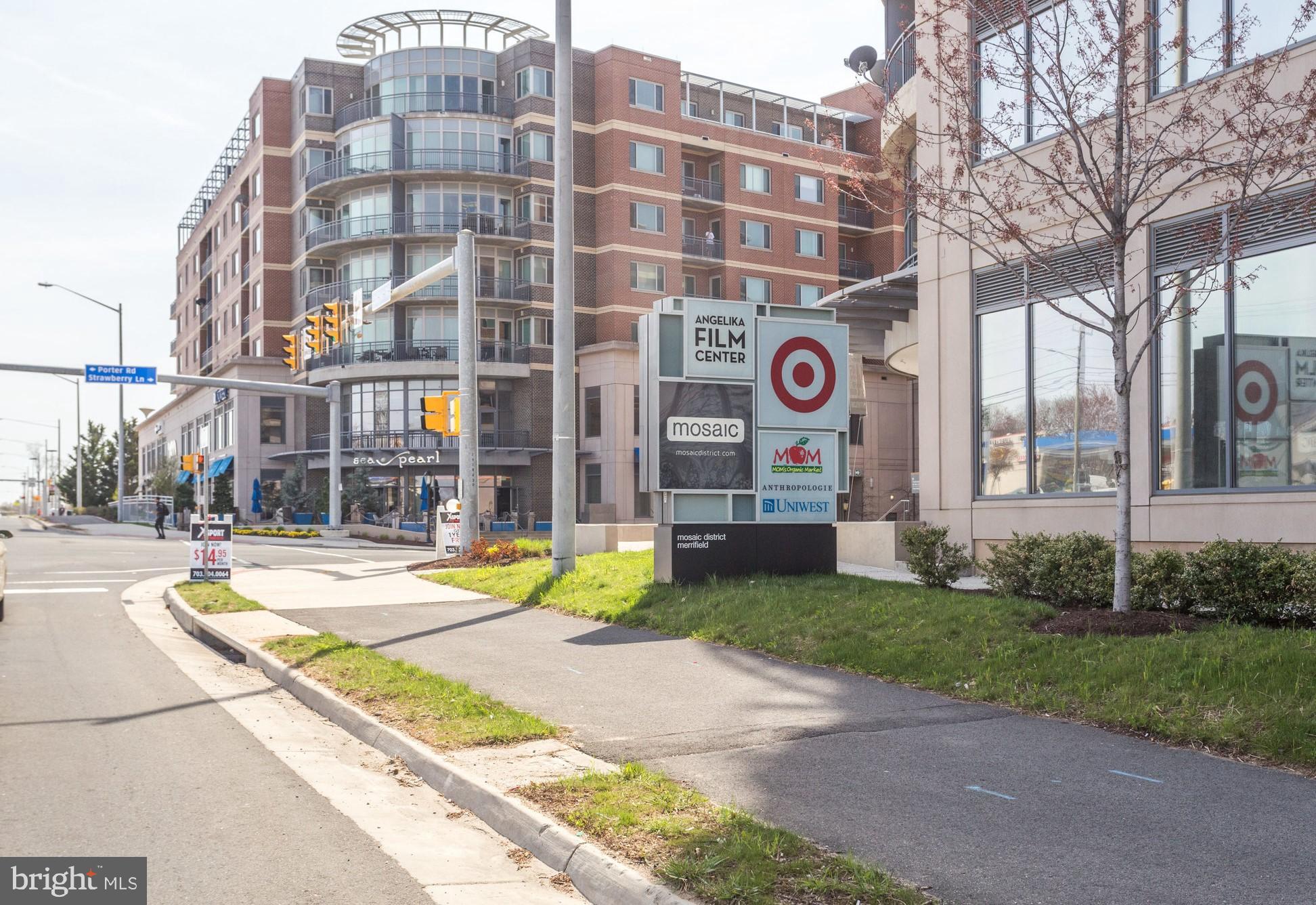 HAMPTONS OF MCLEAN - Residential