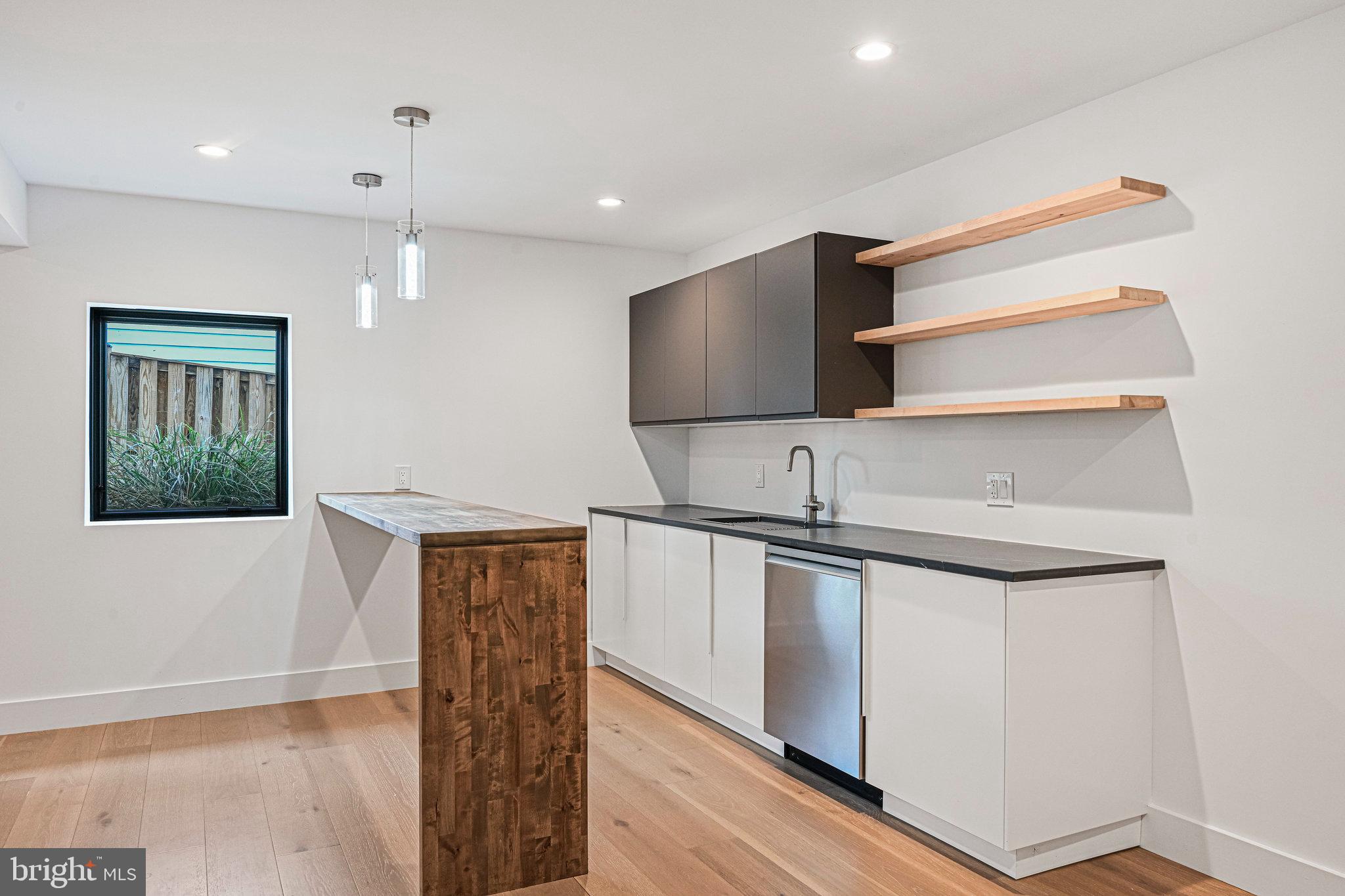 HAMPTONS OF MCLEAN - Residential