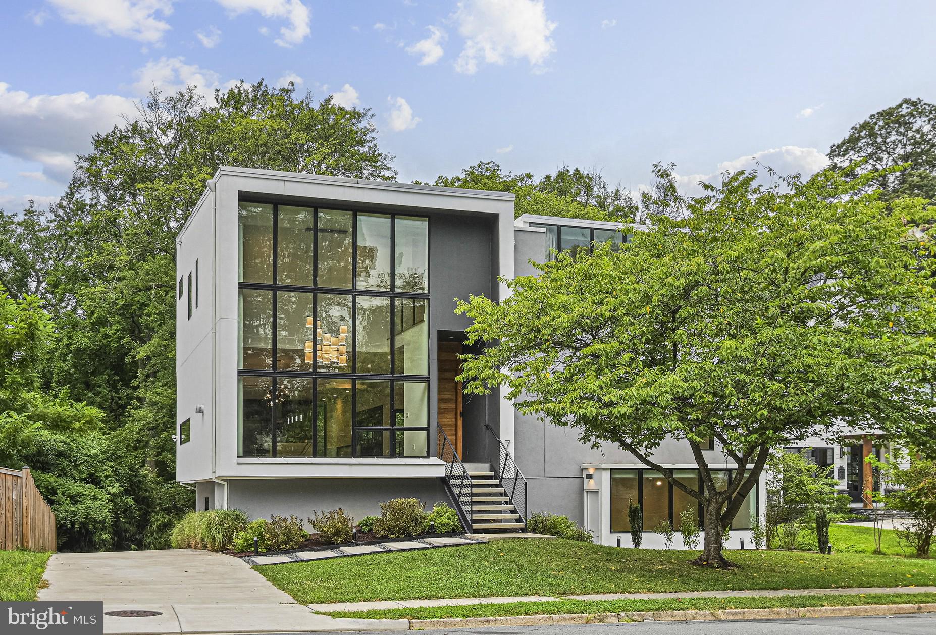 HAMPTONS OF MCLEAN - Residential