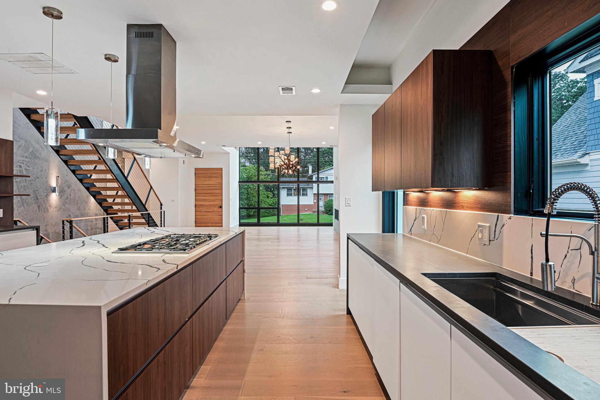 HAMPTONS OF MCLEAN - Residential