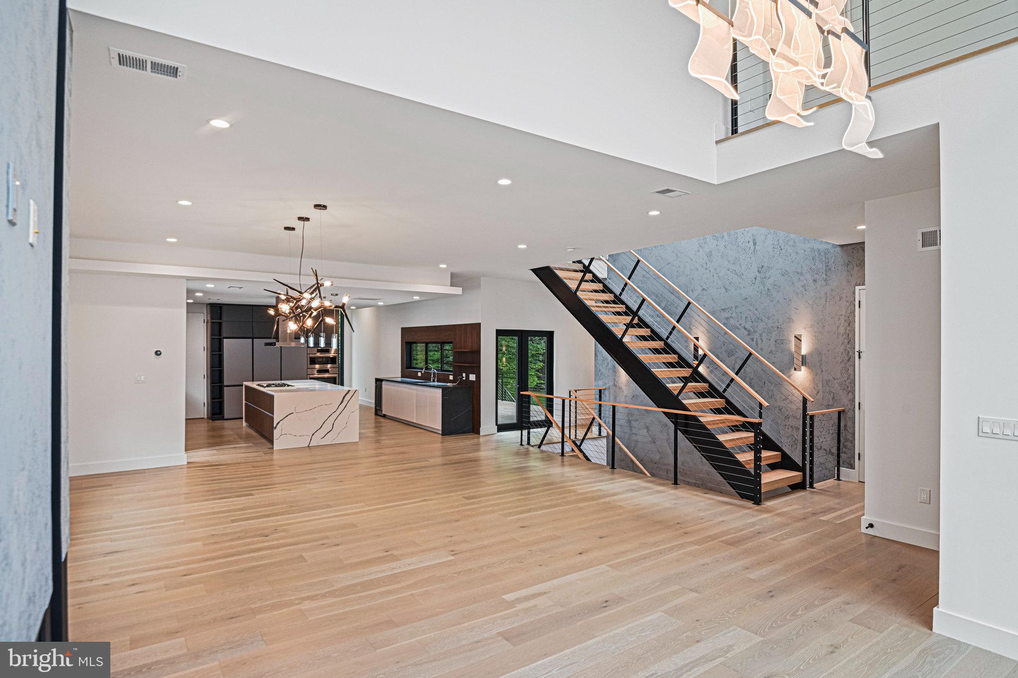 HAMPTONS OF MCLEAN - Residential