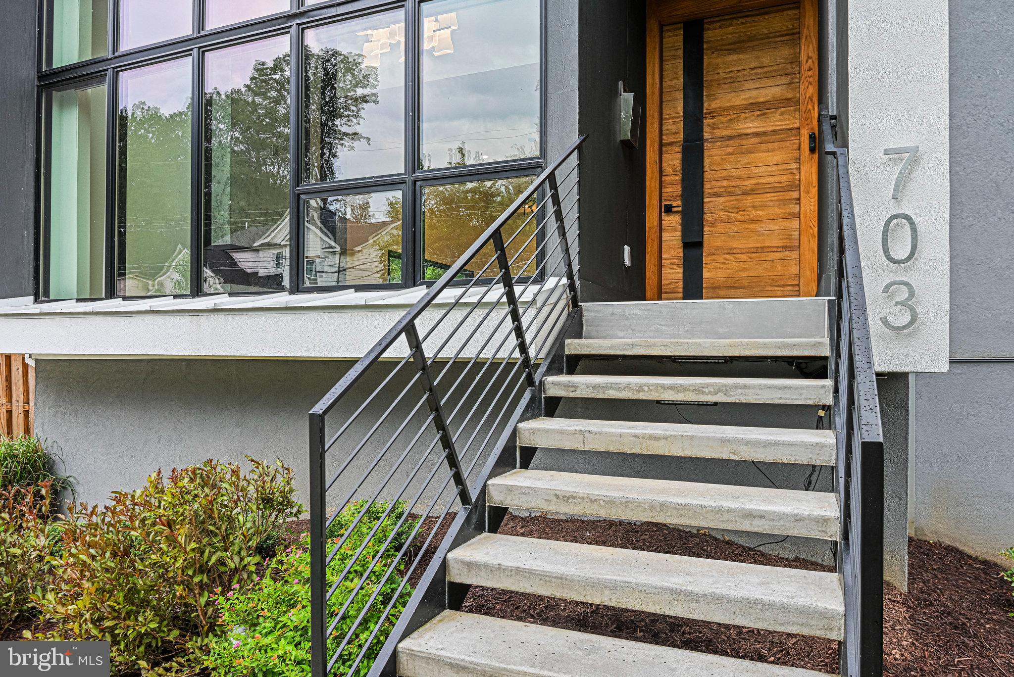 HAMPTONS OF MCLEAN - Residential