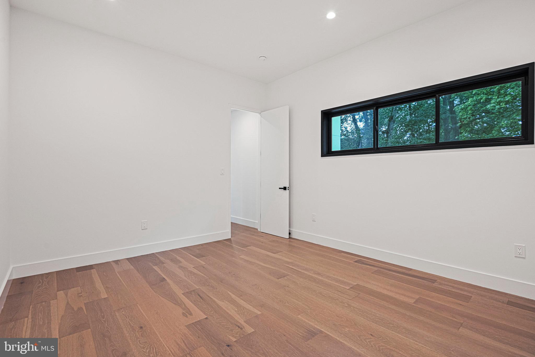 HAMPTONS OF MCLEAN - Residential