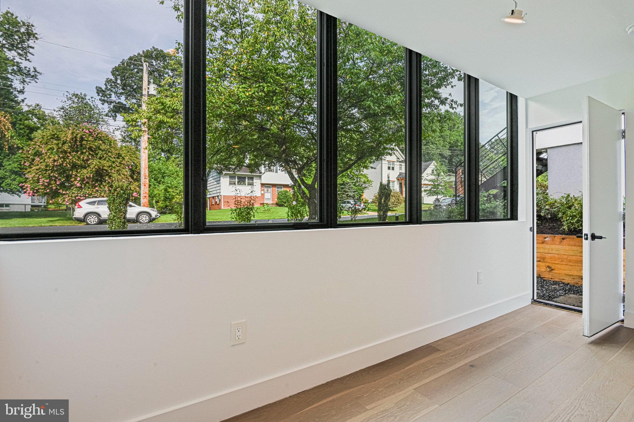 HAMPTONS OF MCLEAN - Residential