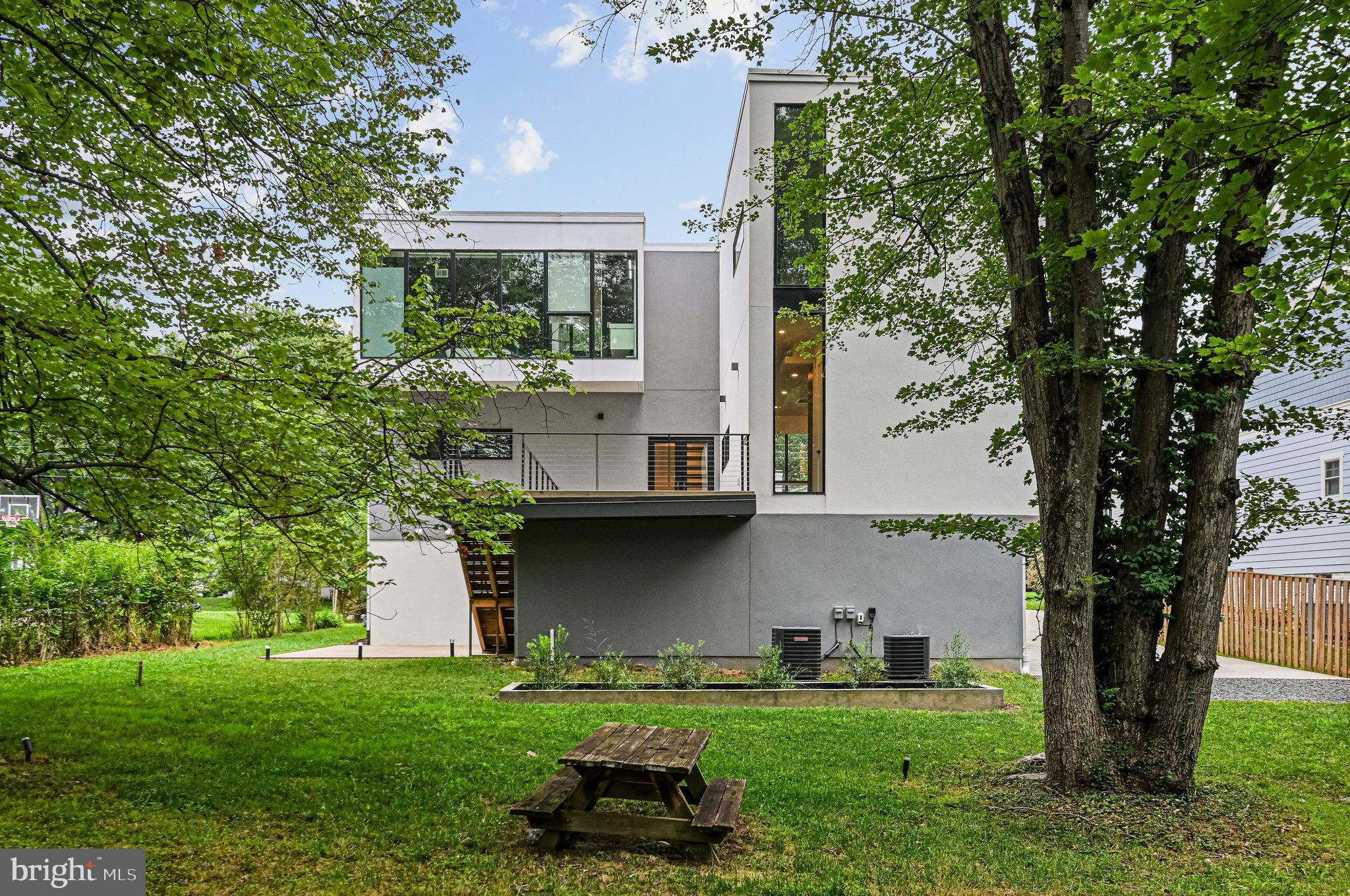 HAMPTONS OF MCLEAN - Residential