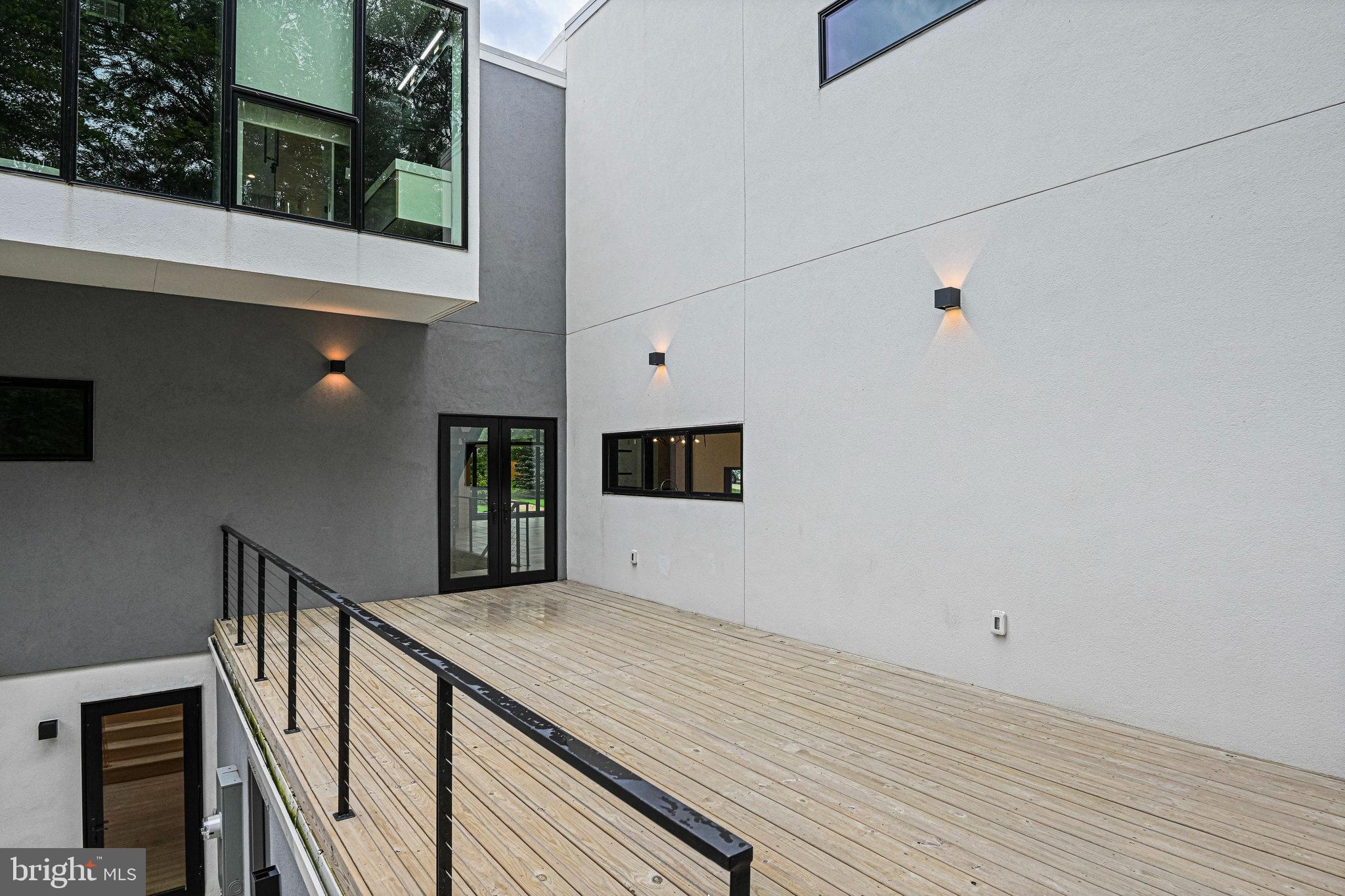 HAMPTONS OF MCLEAN - Residential