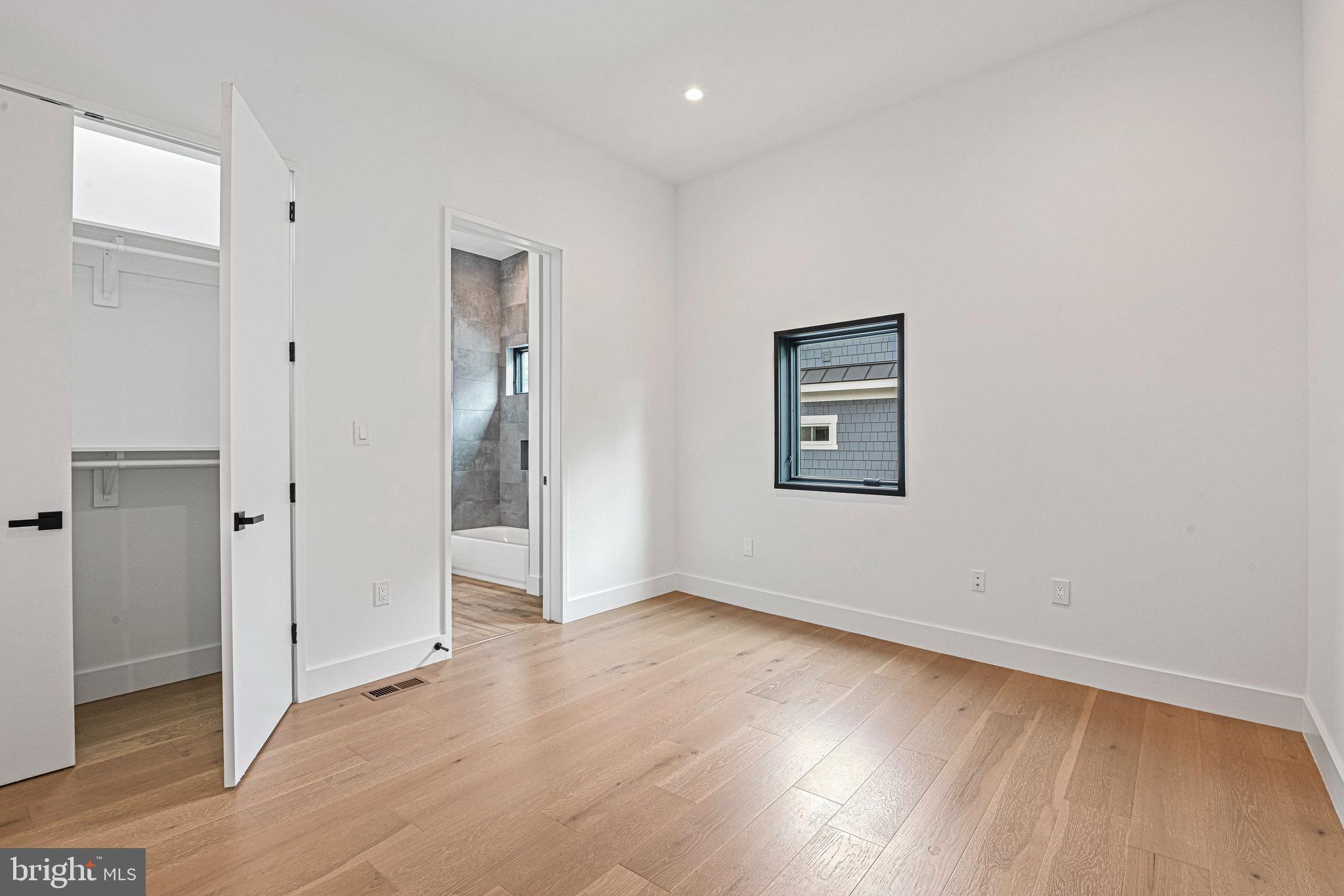 HAMPTONS OF MCLEAN - Residential