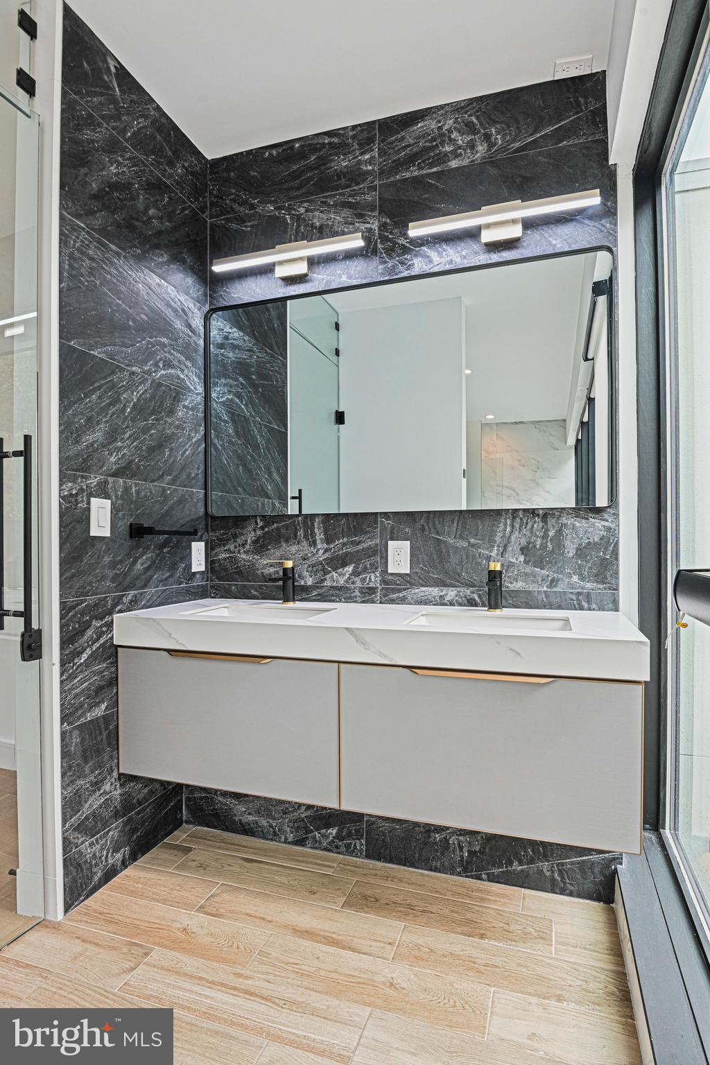 HAMPTONS OF MCLEAN - Residential