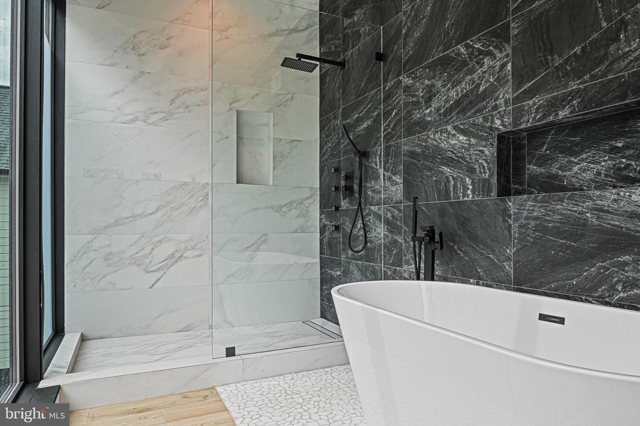 HAMPTONS OF MCLEAN - Residential