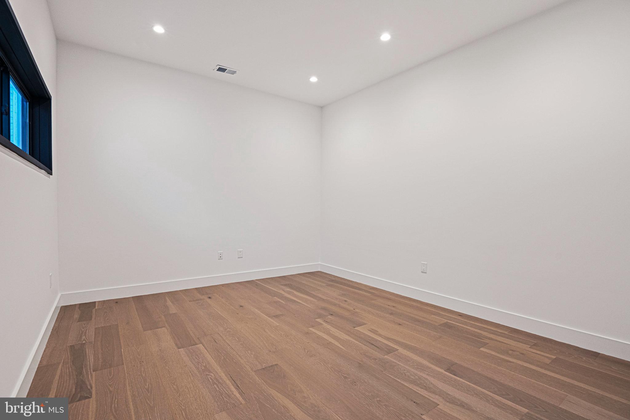 HAMPTONS OF MCLEAN - Residential