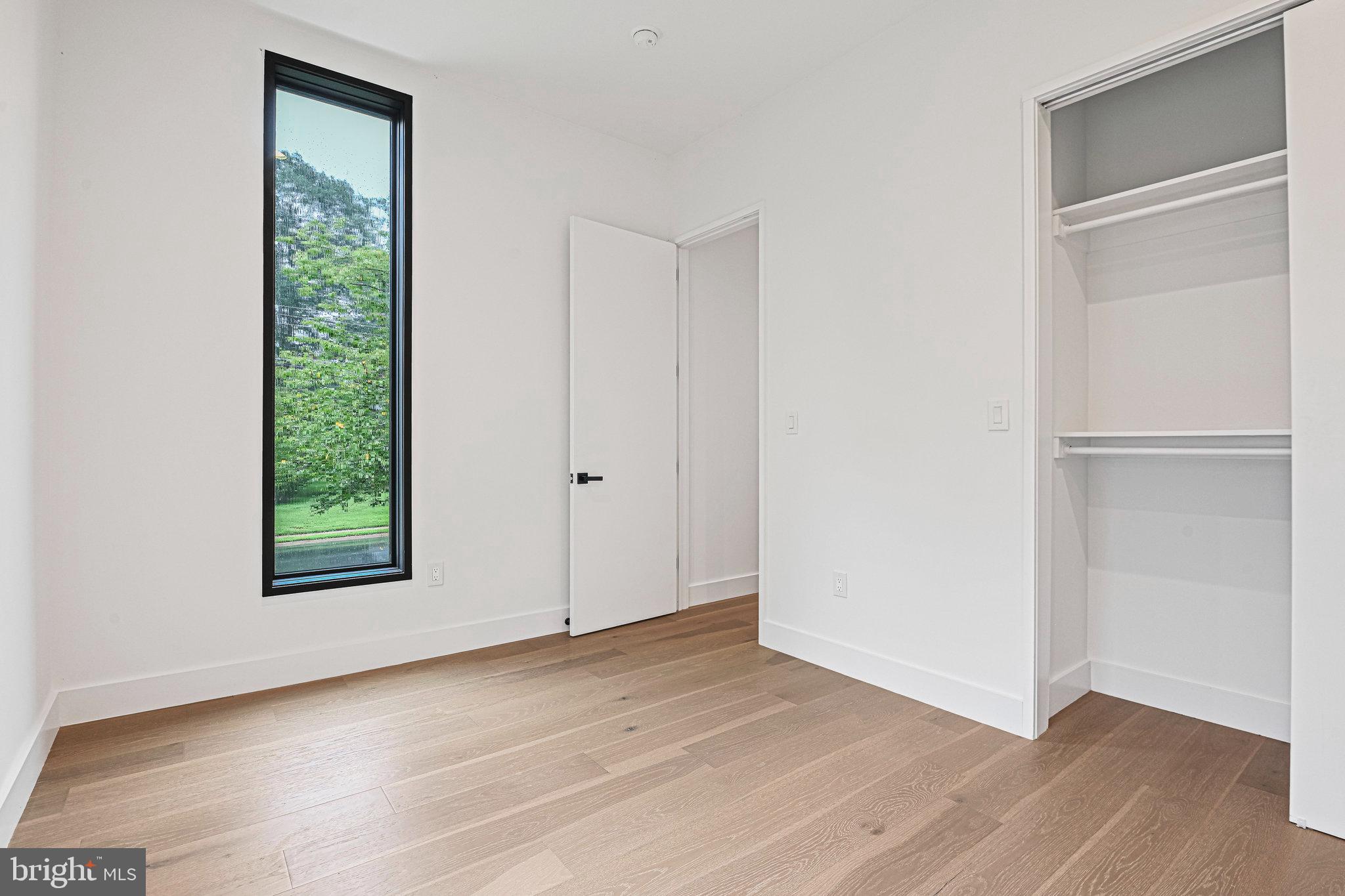 HAMPTONS OF MCLEAN - Residential