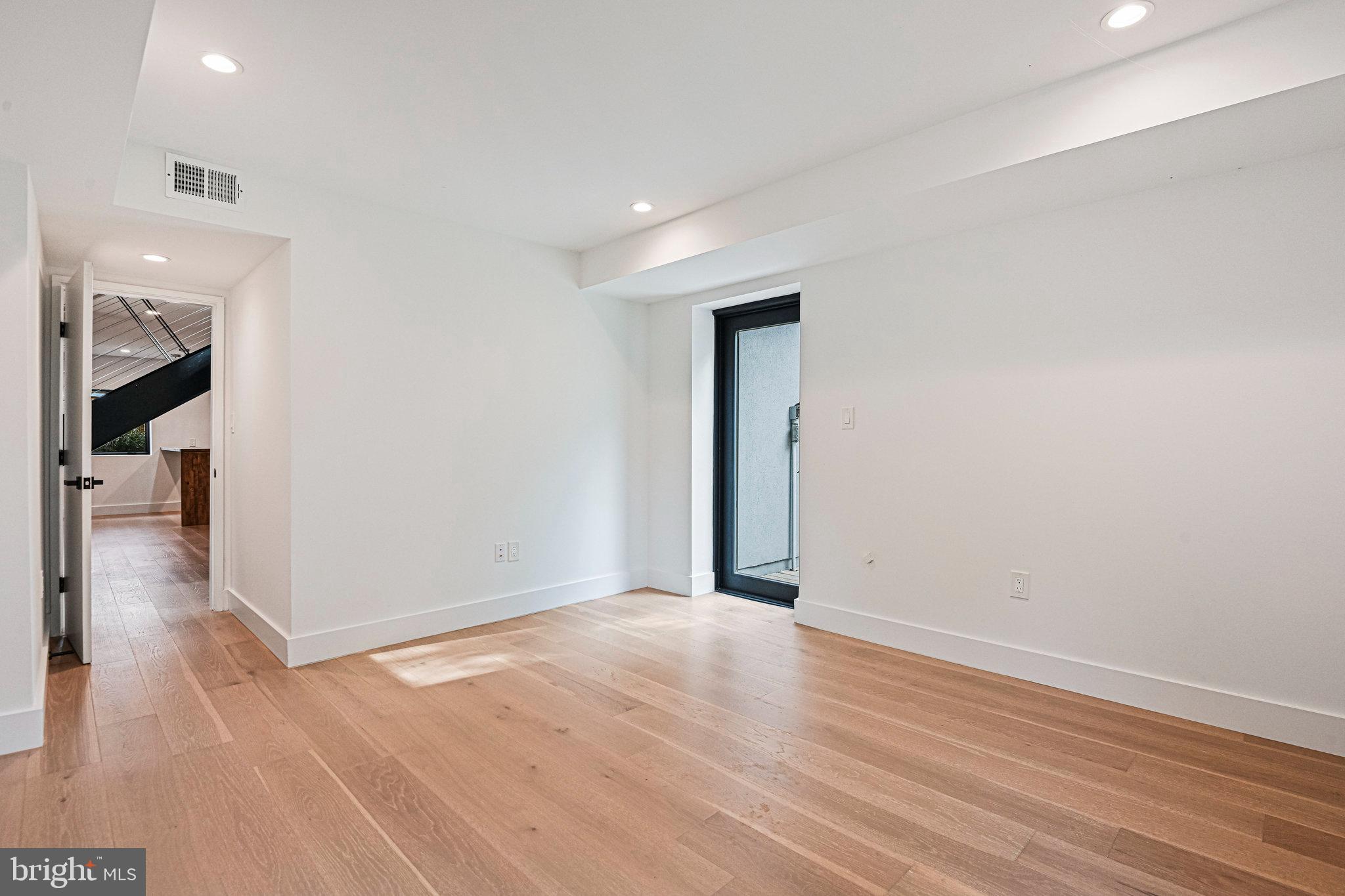 HAMPTONS OF MCLEAN - Residential