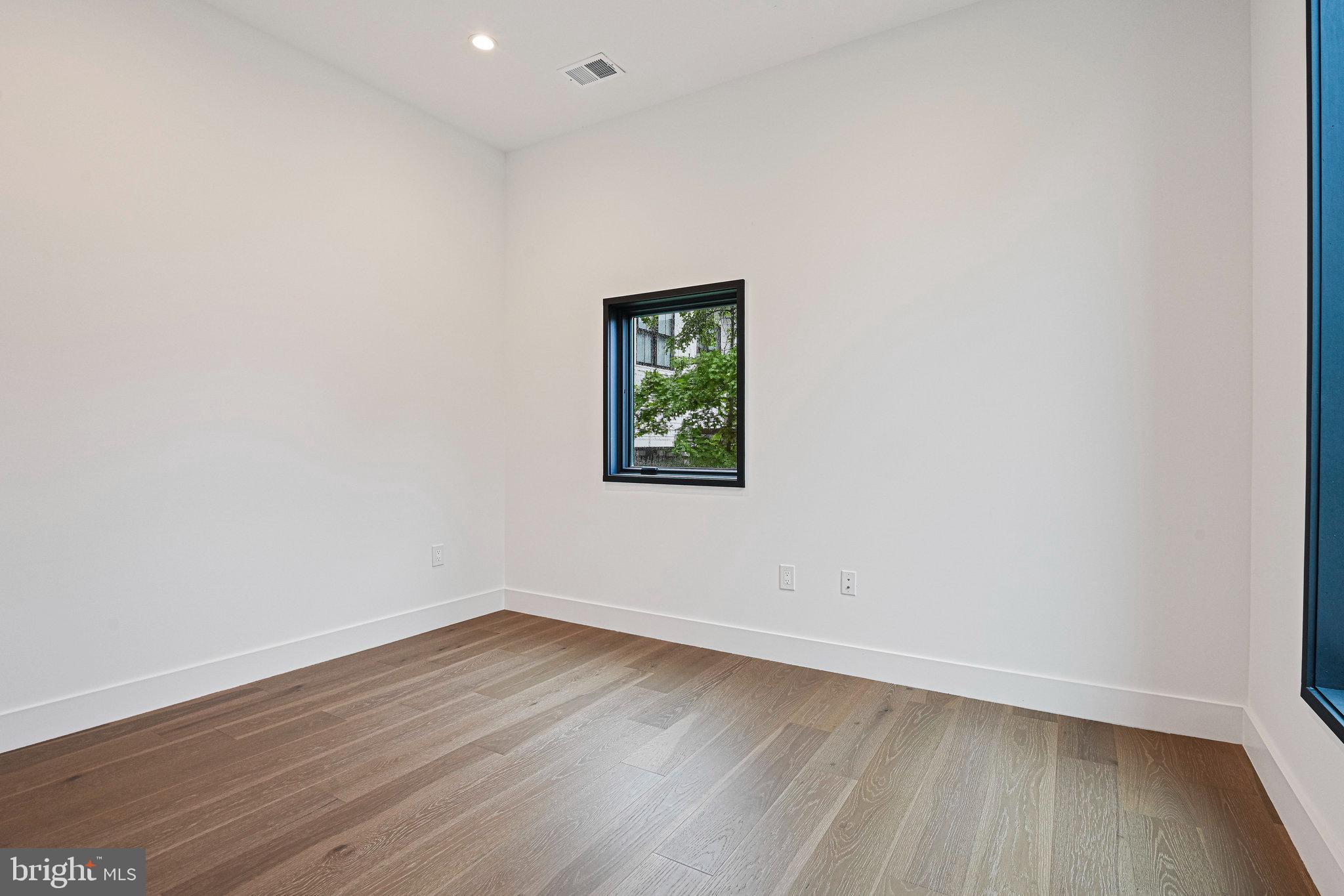 HAMPTONS OF MCLEAN - Residential