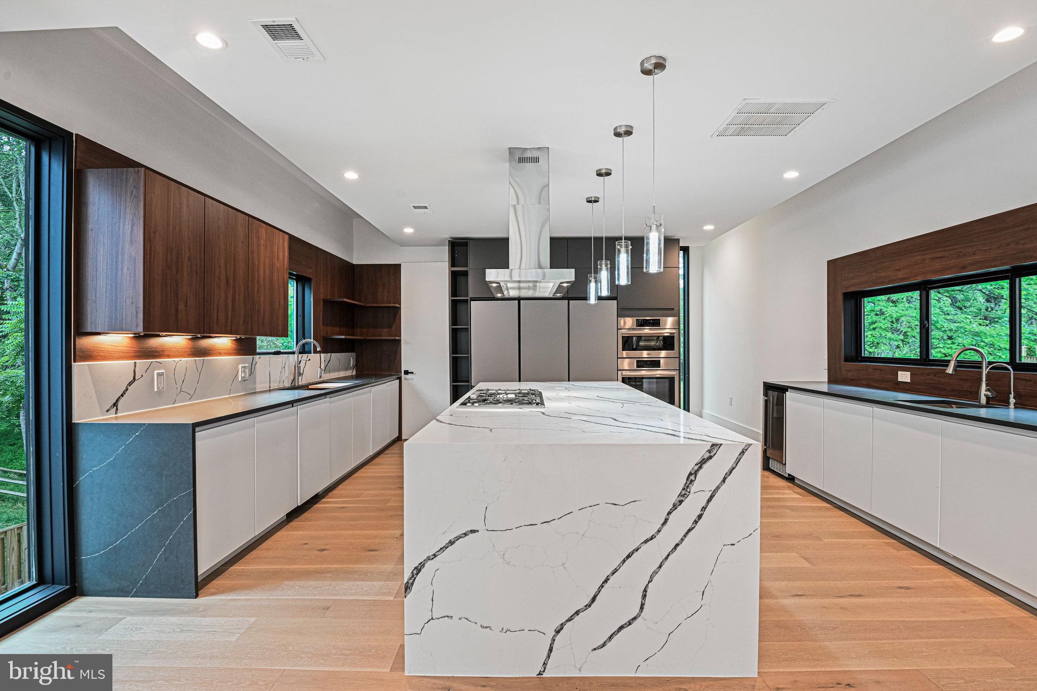 HAMPTONS OF MCLEAN - Residential