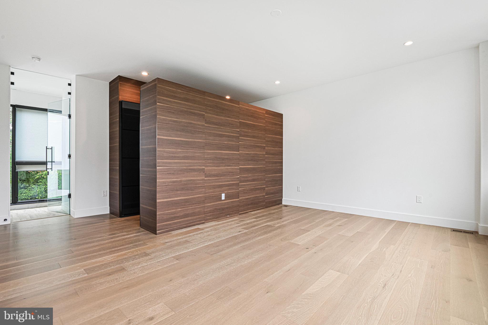 HAMPTONS OF MCLEAN - Residential