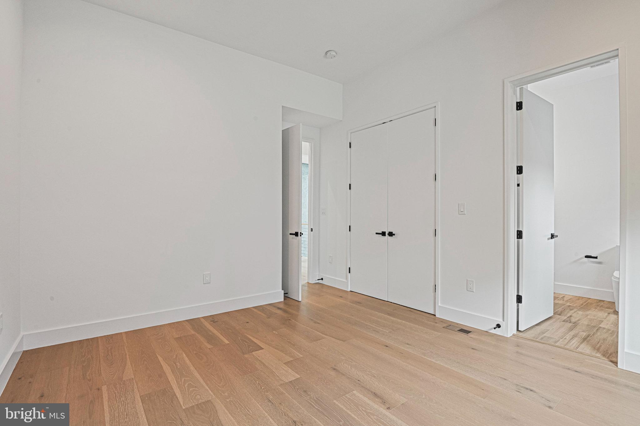 HAMPTONS OF MCLEAN - Residential