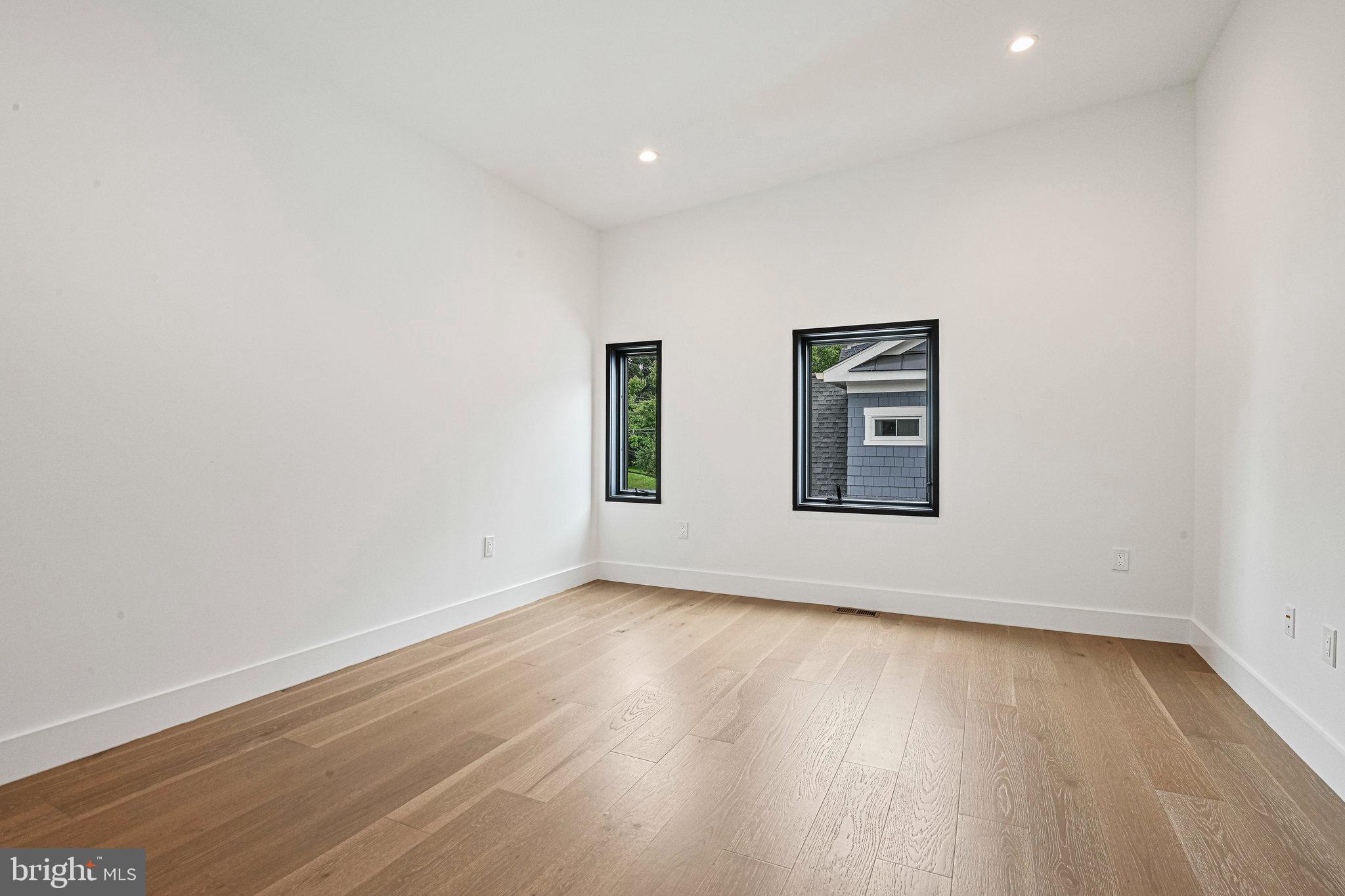 HAMPTONS OF MCLEAN - Residential