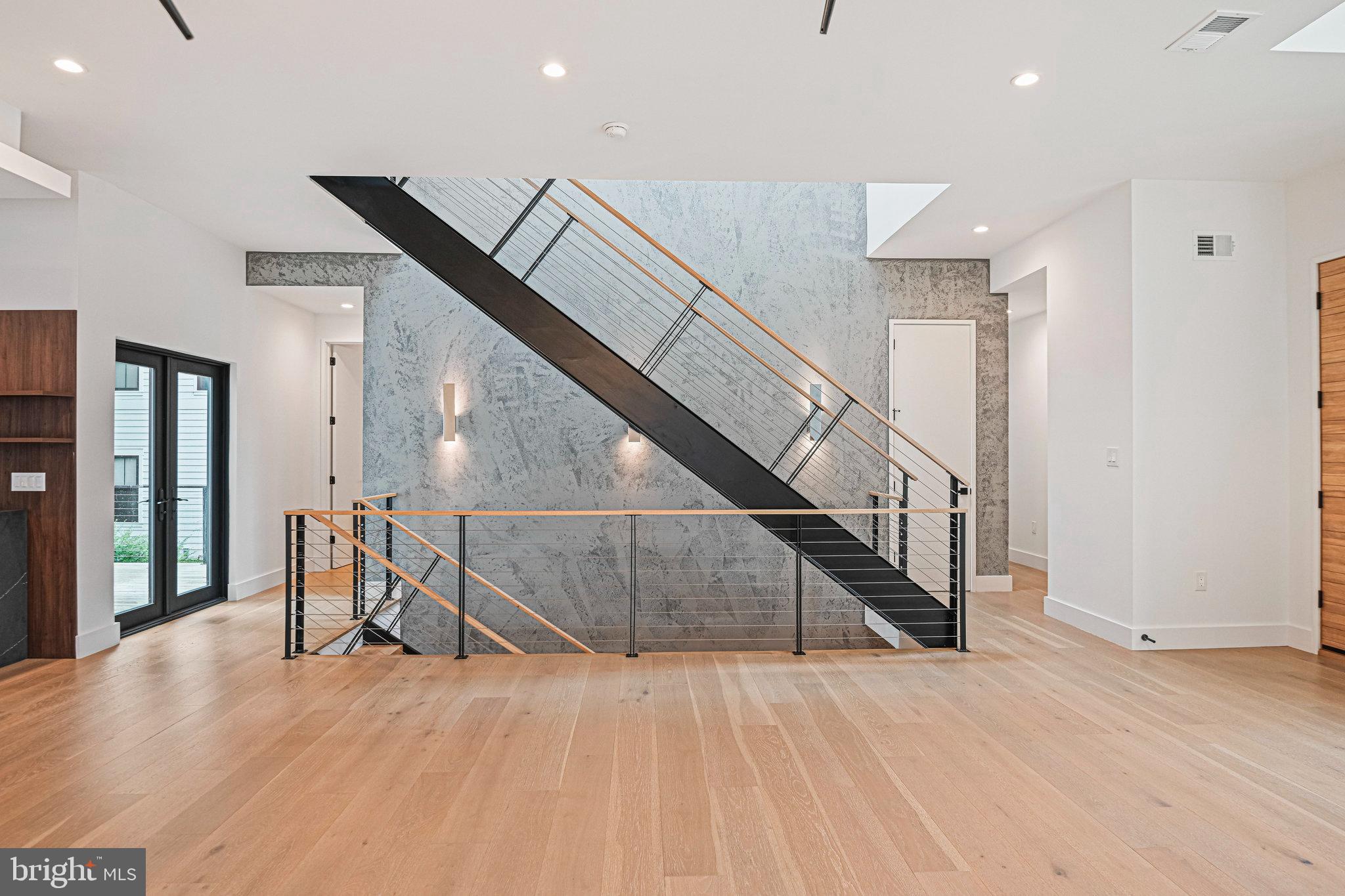 HAMPTONS OF MCLEAN - Residential