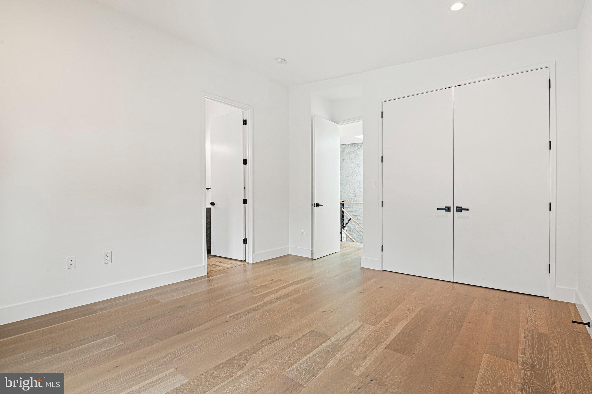 HAMPTONS OF MCLEAN - Residential