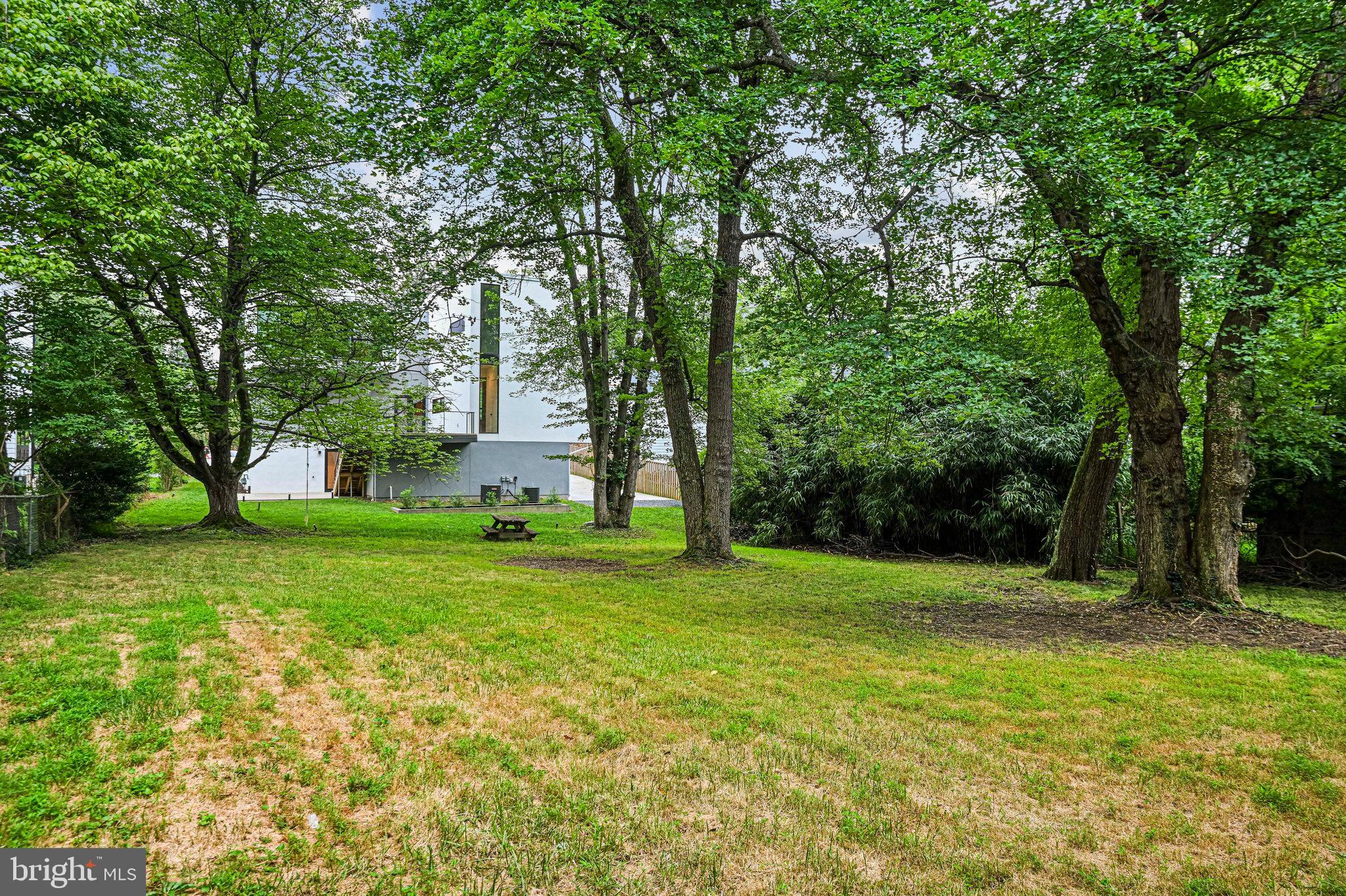 HAMPTONS OF MCLEAN - Residential