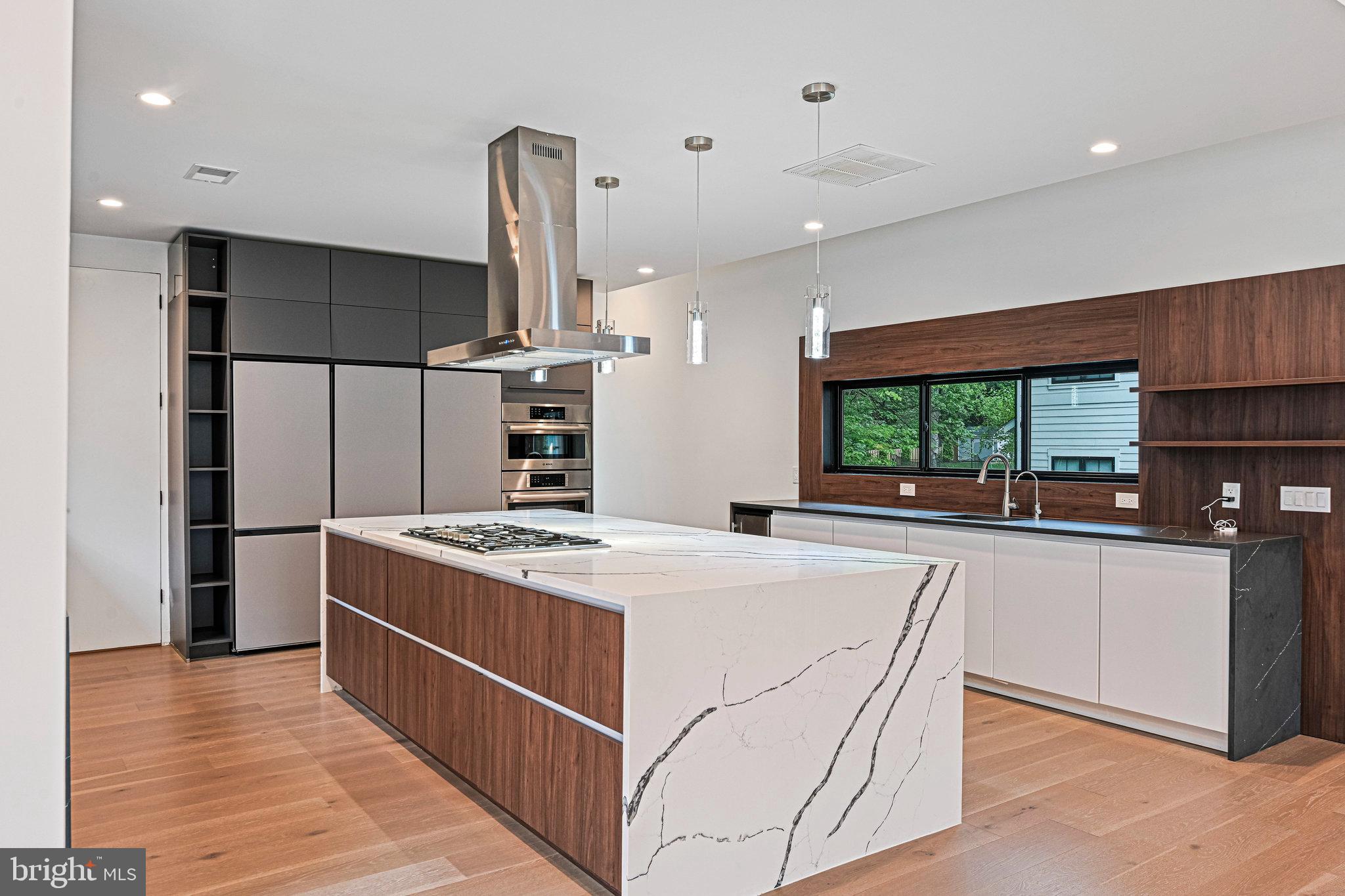 HAMPTONS OF MCLEAN - Residential