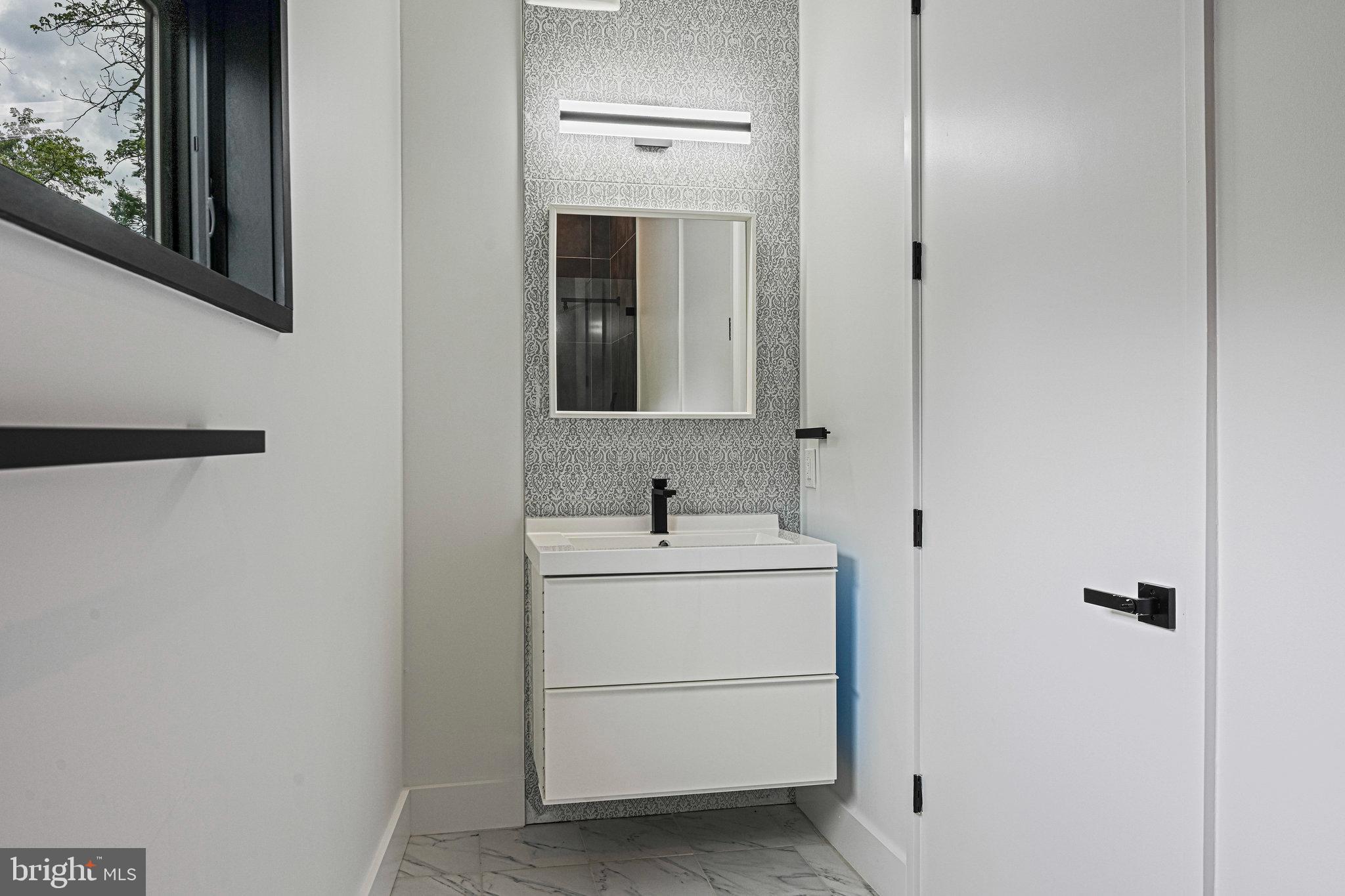 HAMPTONS OF MCLEAN - Residential