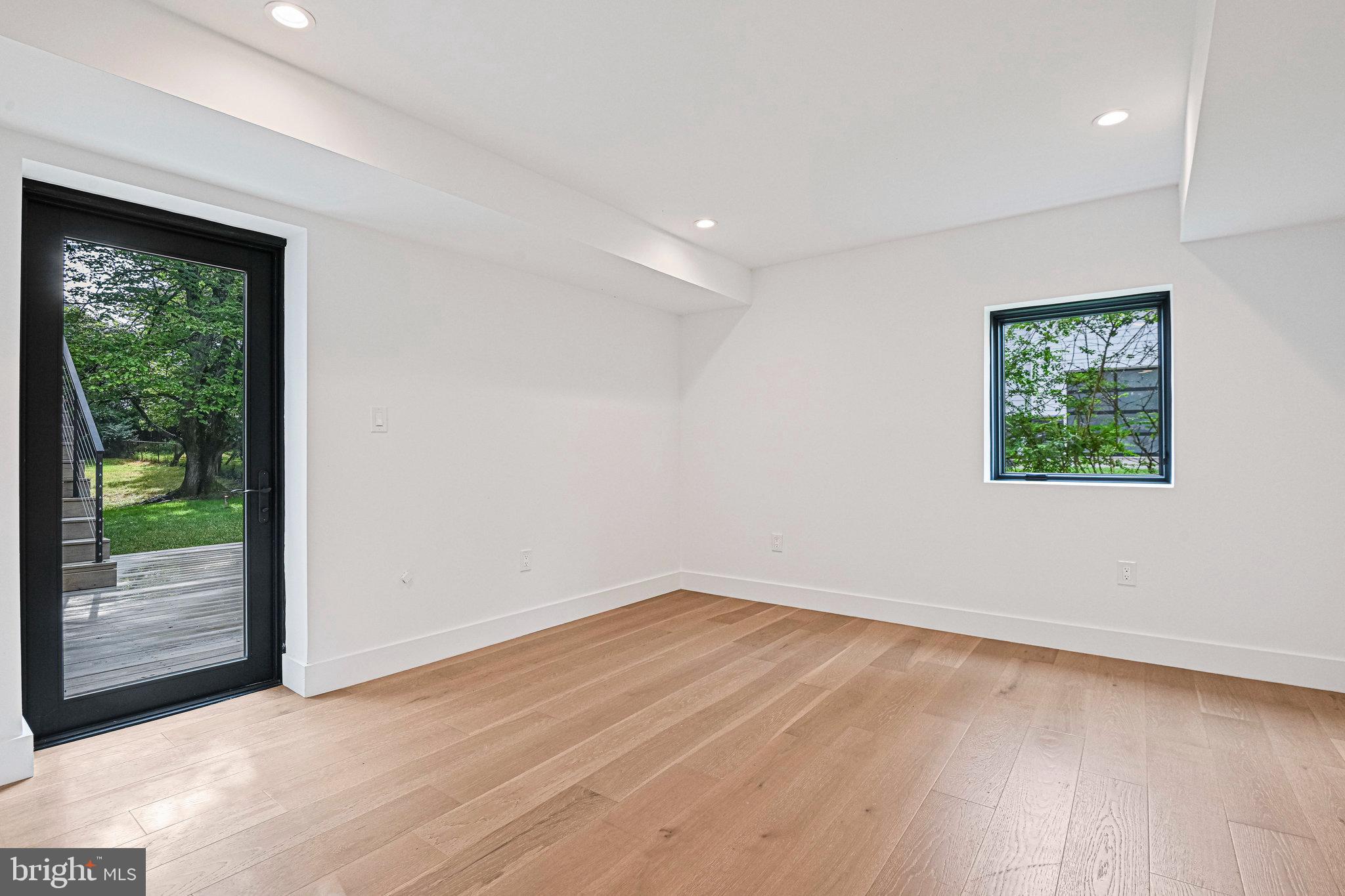 HAMPTONS OF MCLEAN - Residential