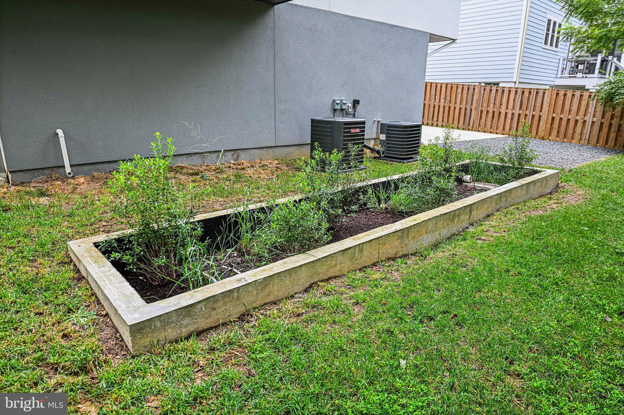 HAMPTONS OF MCLEAN - Residential