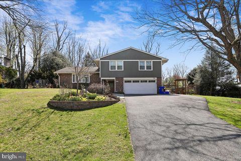 Photo of 16617 Killdeer Drive, ROCKVILLE, MD 20855 (MLS # MDMC2225552)