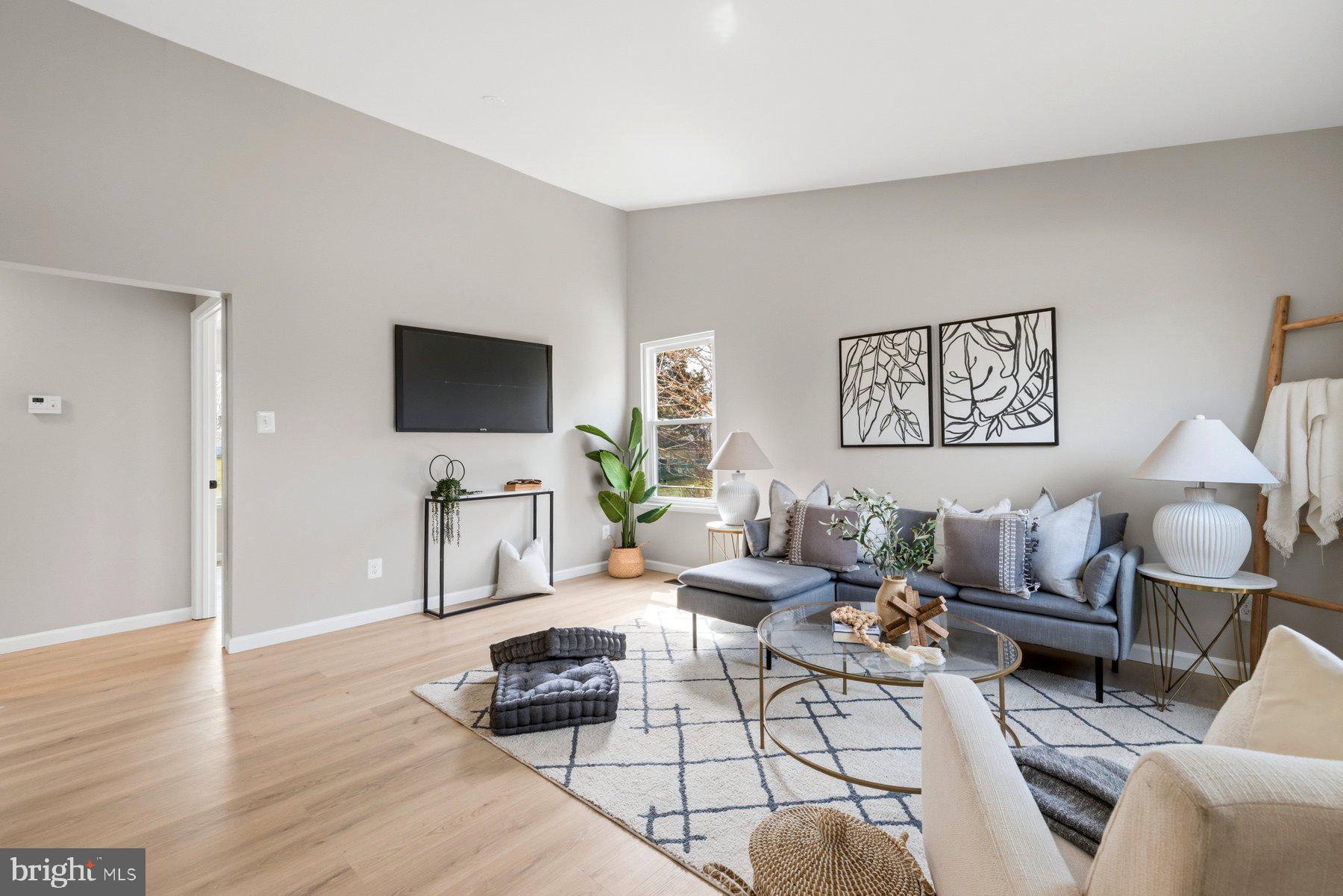 WOODBRIDGE VALLEY - Residential