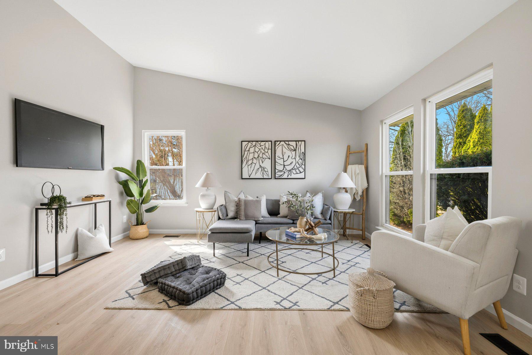 WOODBRIDGE VALLEY - Residential