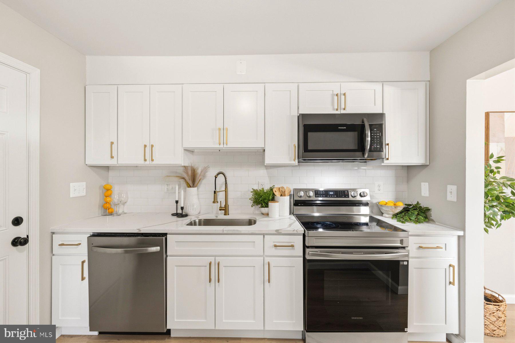 WOODBRIDGE VALLEY - Residential