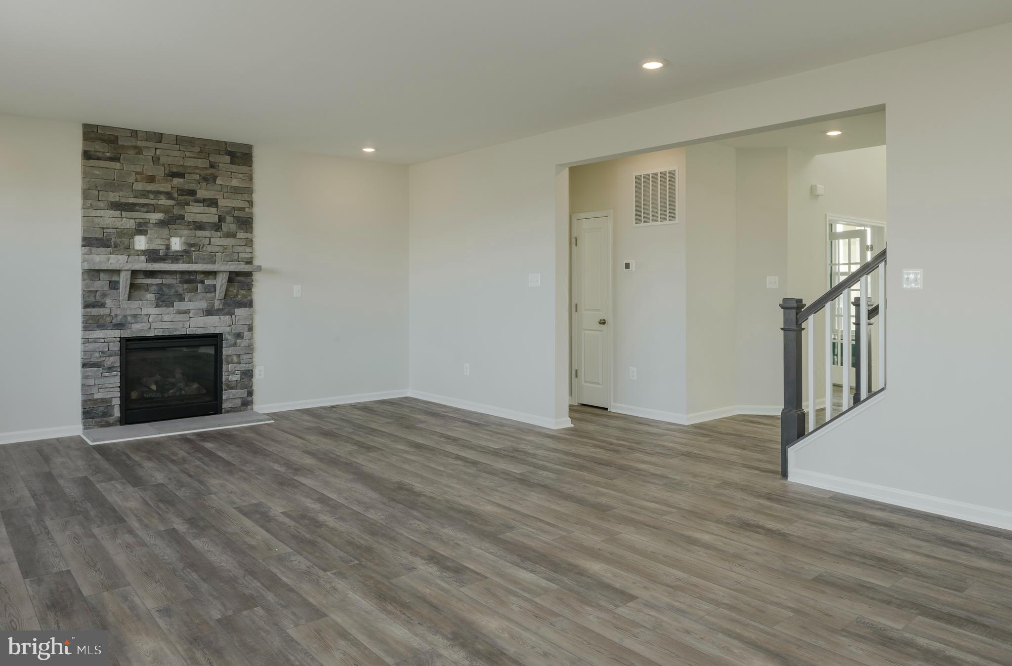 SENSENY VILLAGE - Residential