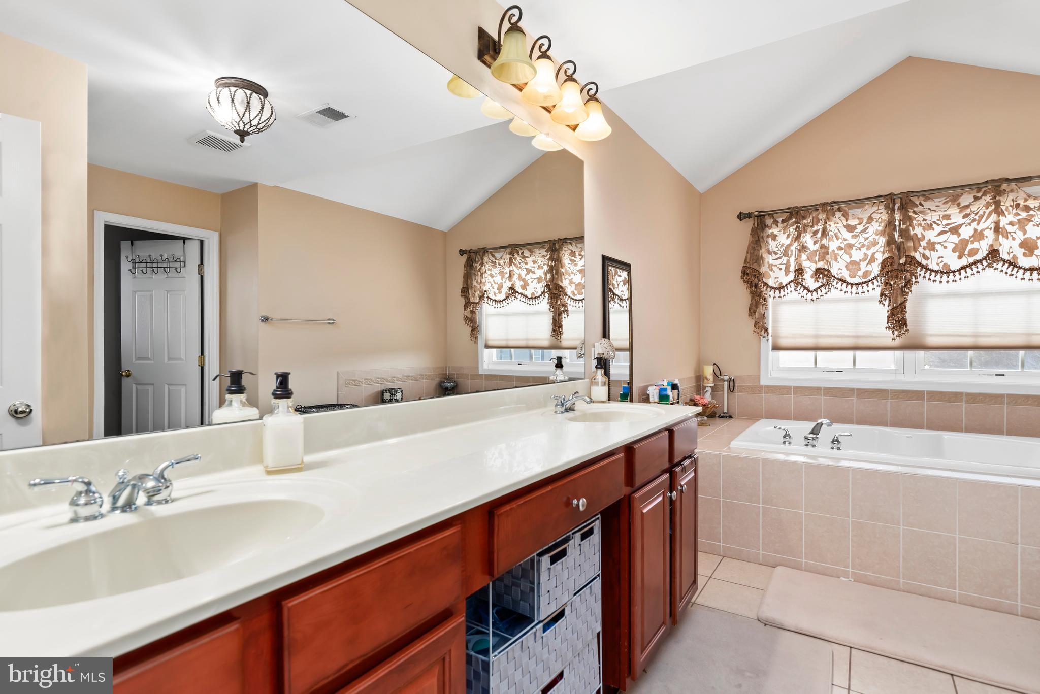 BELLA VISTA - Residential