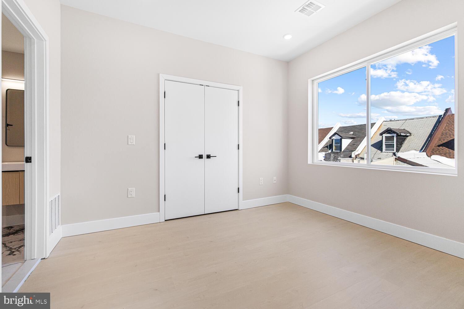PORT RICHMOND - Residential Income