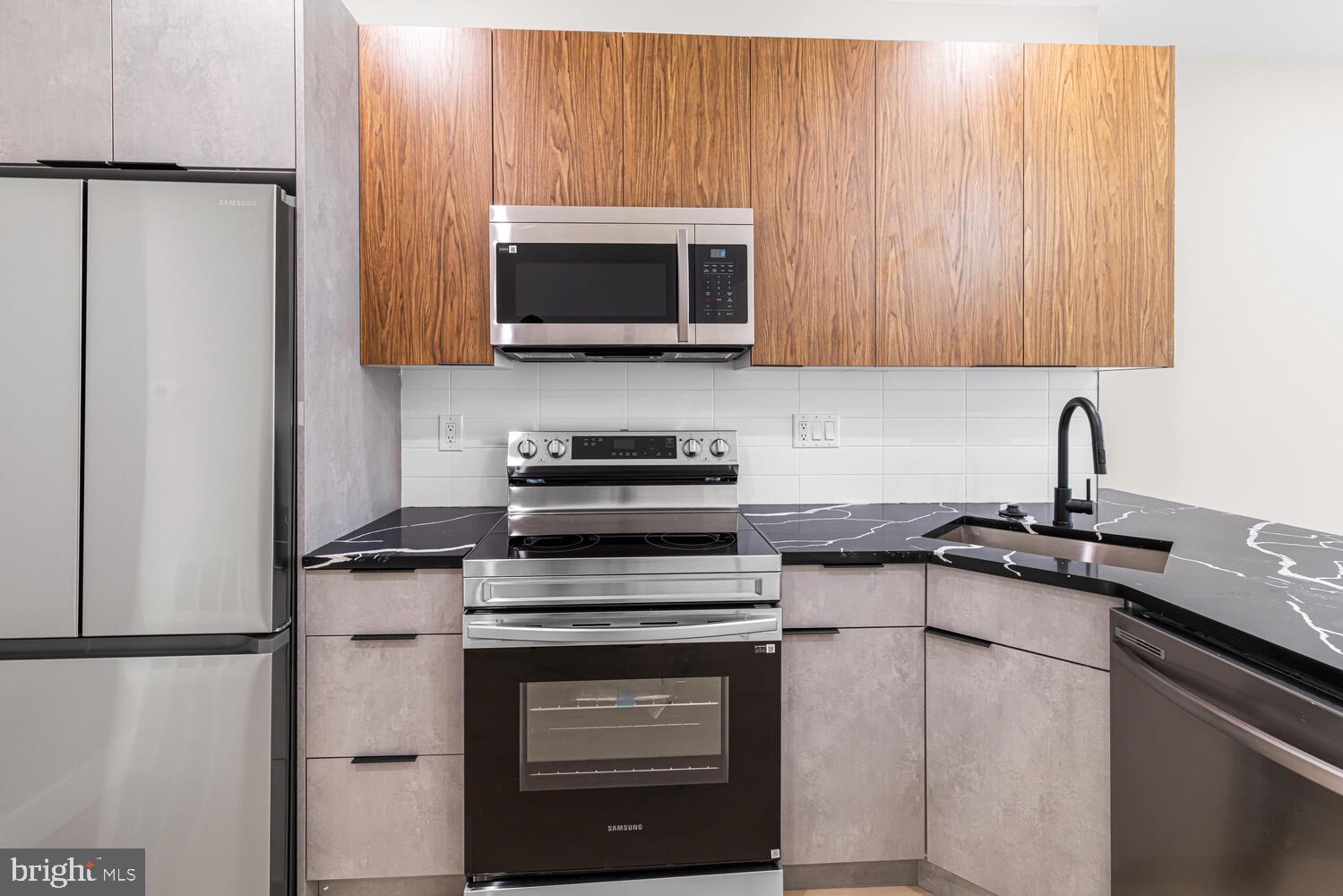 PORT RICHMOND - Residential Income