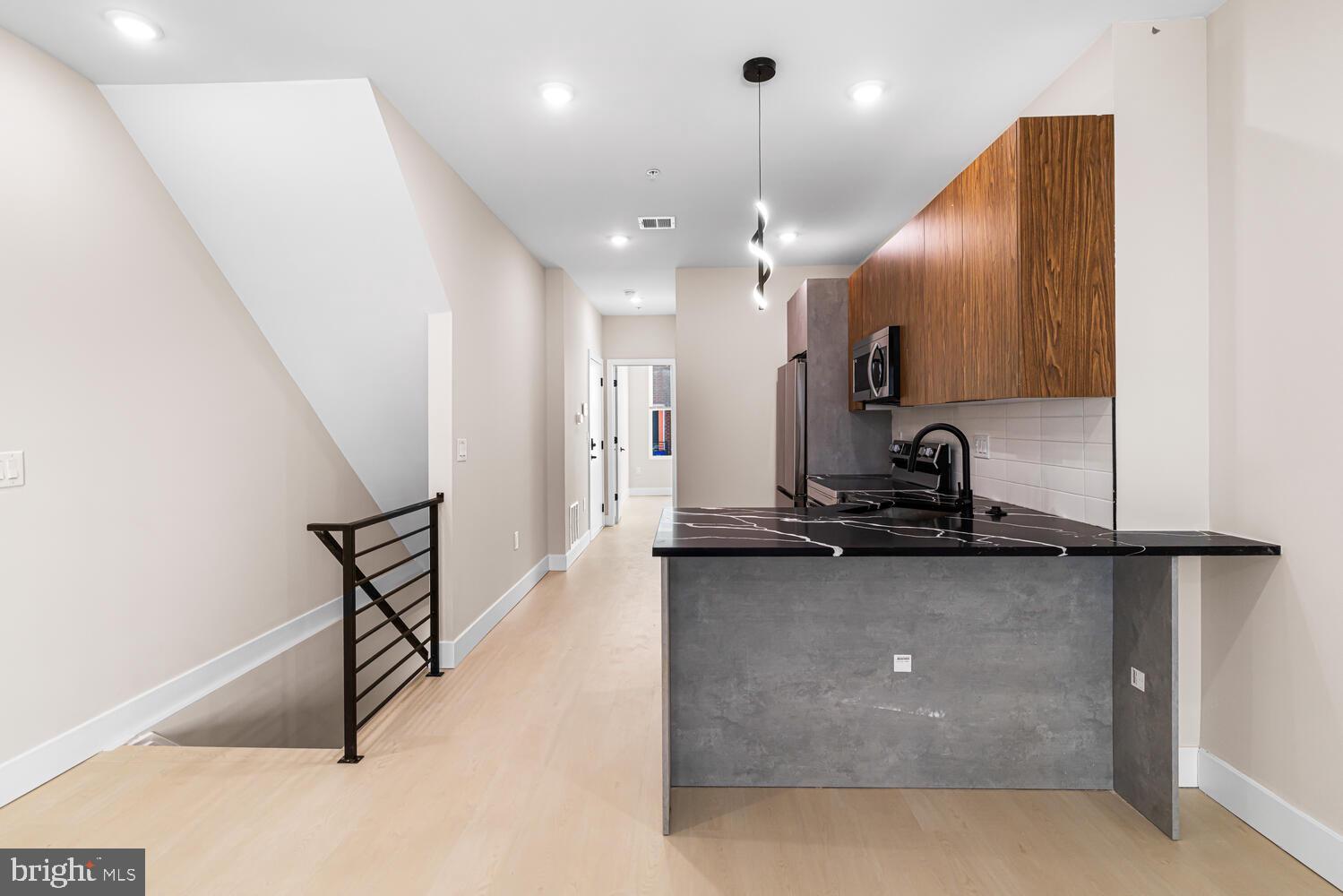 PORT RICHMOND - Residential Income