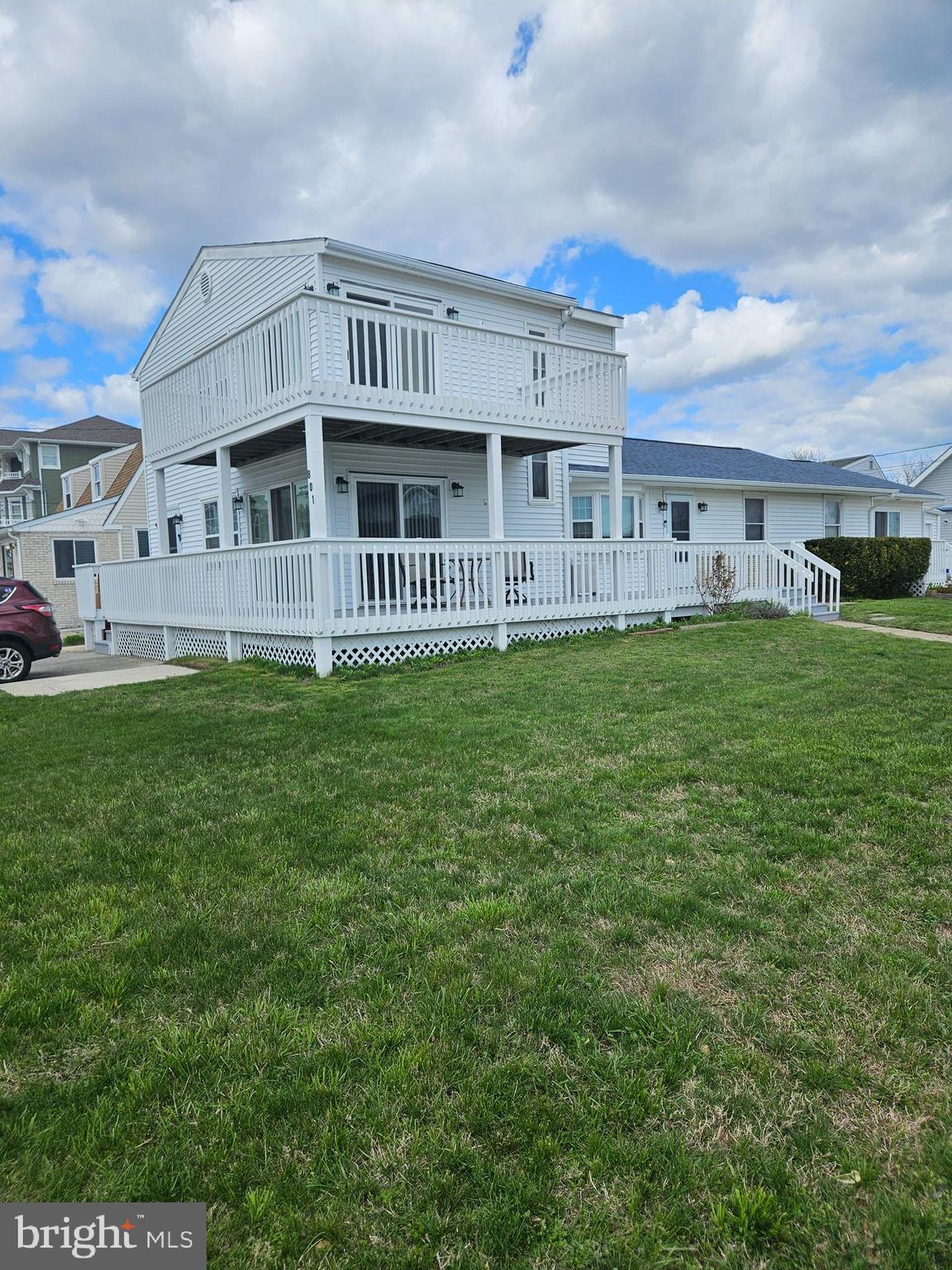 801 W SHORE DRIVE