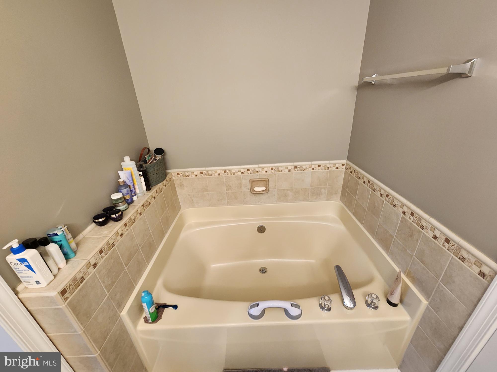 FORT HILL FARMS - Residential