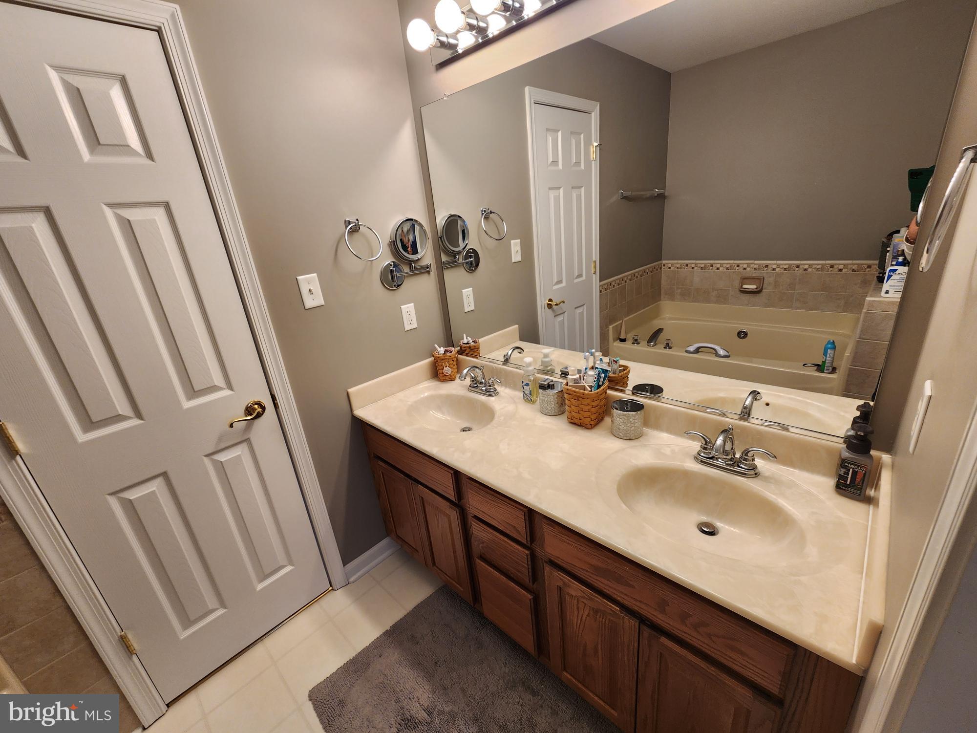 FORT HILL FARMS - Residential