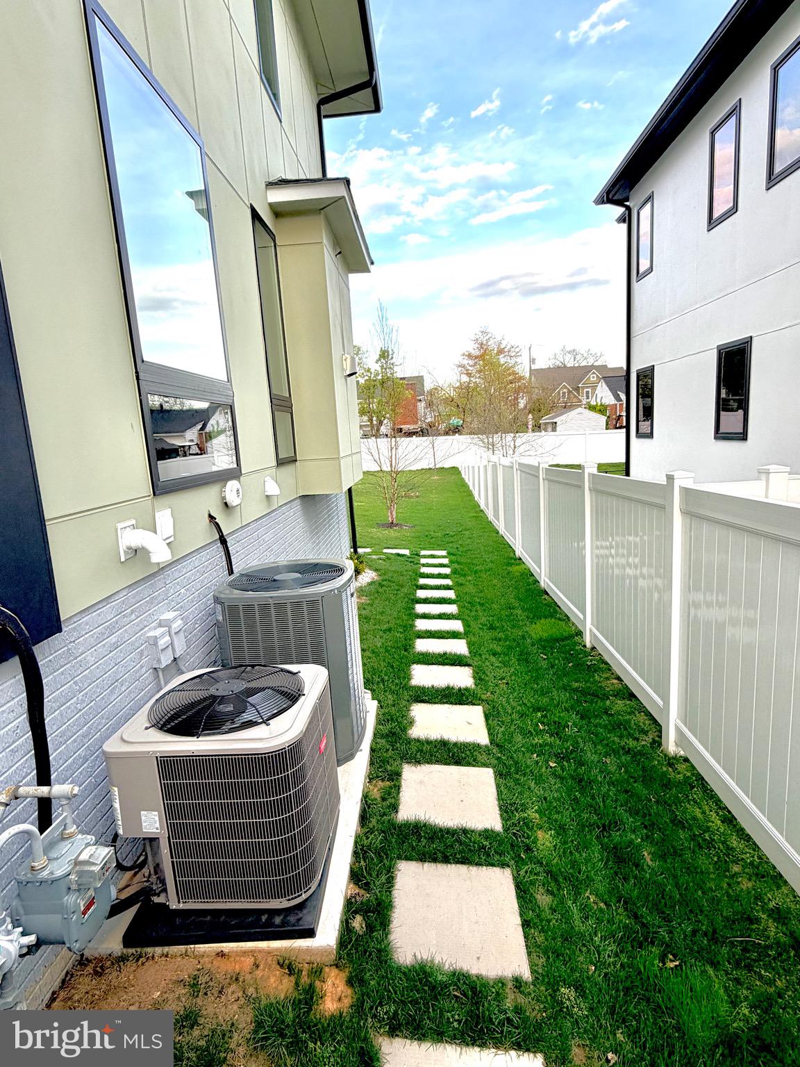 PIMMIT HILLS - Residential