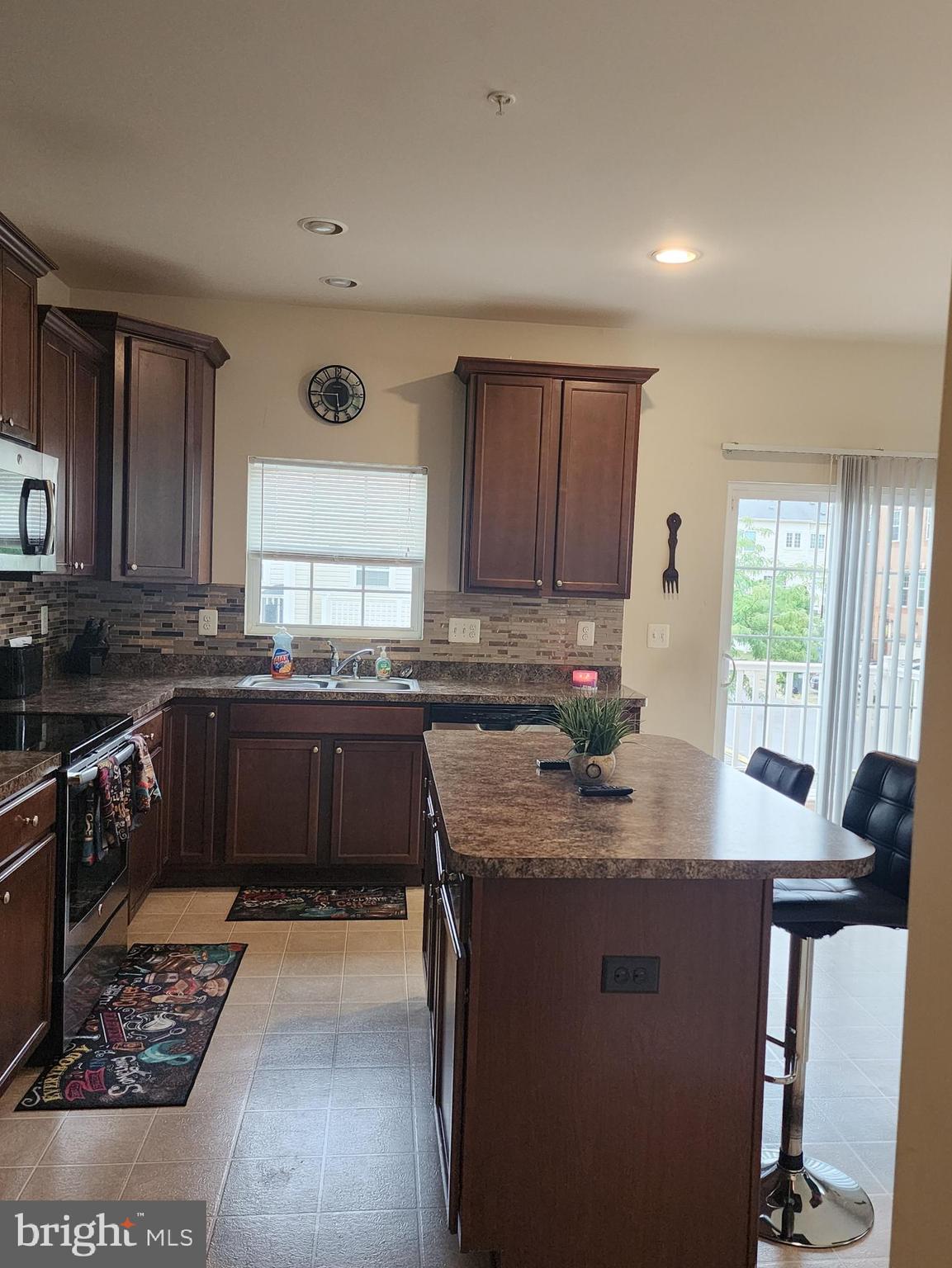 CHELSEA MANOR - Residential