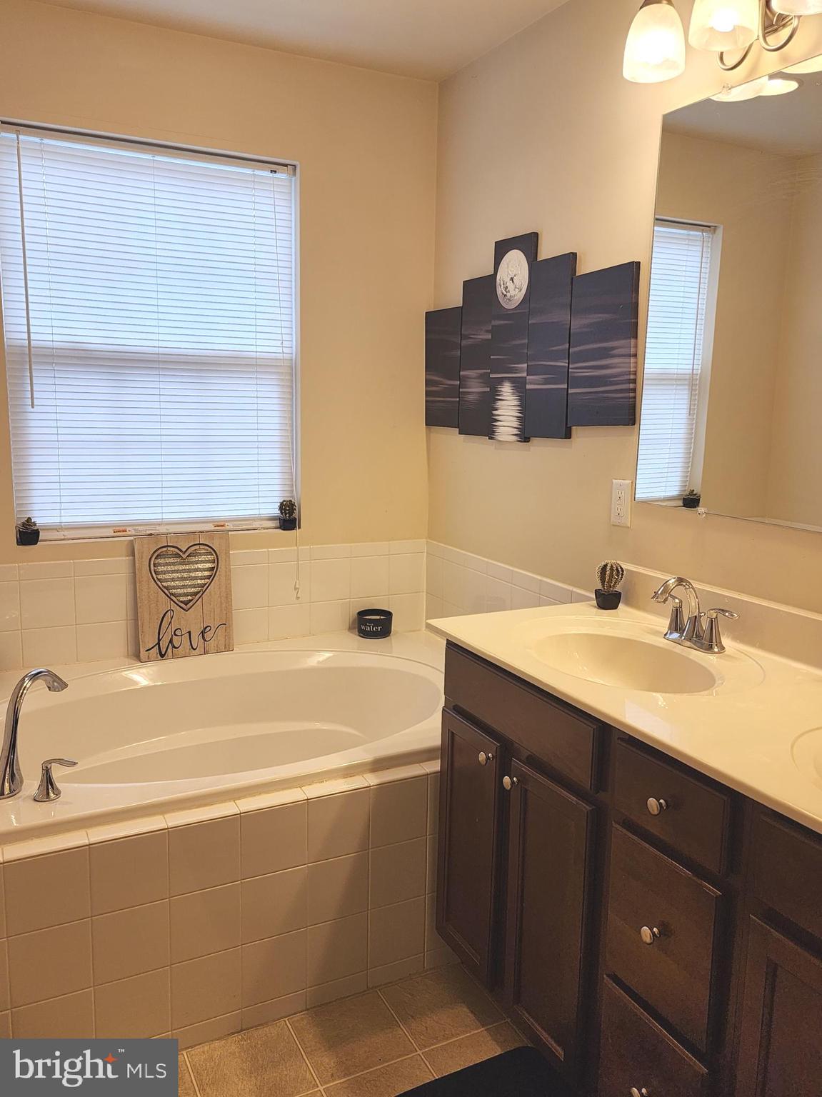 CHELSEA MANOR - Residential