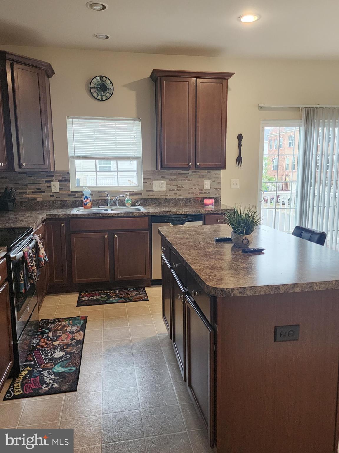 CHELSEA MANOR - Residential