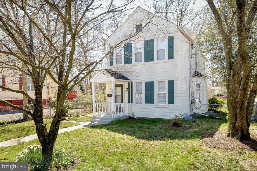 Nice completely renovated and updated Old-Styled Colonial with many of its original features intact.  New kitchen and baths, newer windows, new carpet on the upper level and hardwood floors on the main level.  Kitchen has all new cabinets, new flooring (Luxury Vinyl Tile) and new appliances.  The exterior lot is one of the largest in the neighborhood and you have enough space to build your own private garage or shed.  This is truly a great home with a lot of features for the money.  Call your Realtor today and get in to see it today because it might be gone tomorrow.