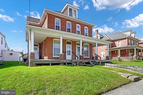 Photo of 136 N Market Street, ELIZABETHTOWN, PA 17022 (MLS # PALA2057790)