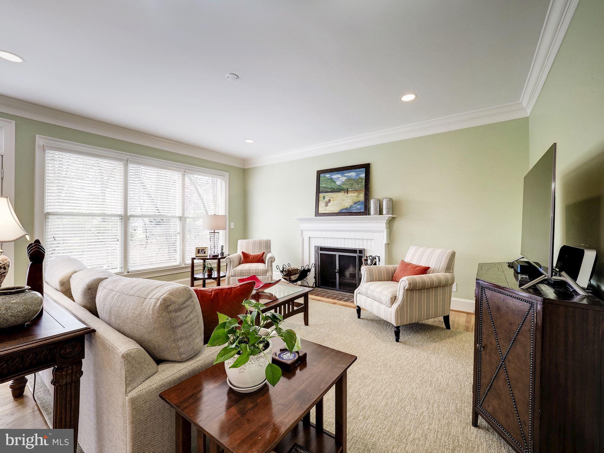 CARDEROCK SPRINGS - Residential