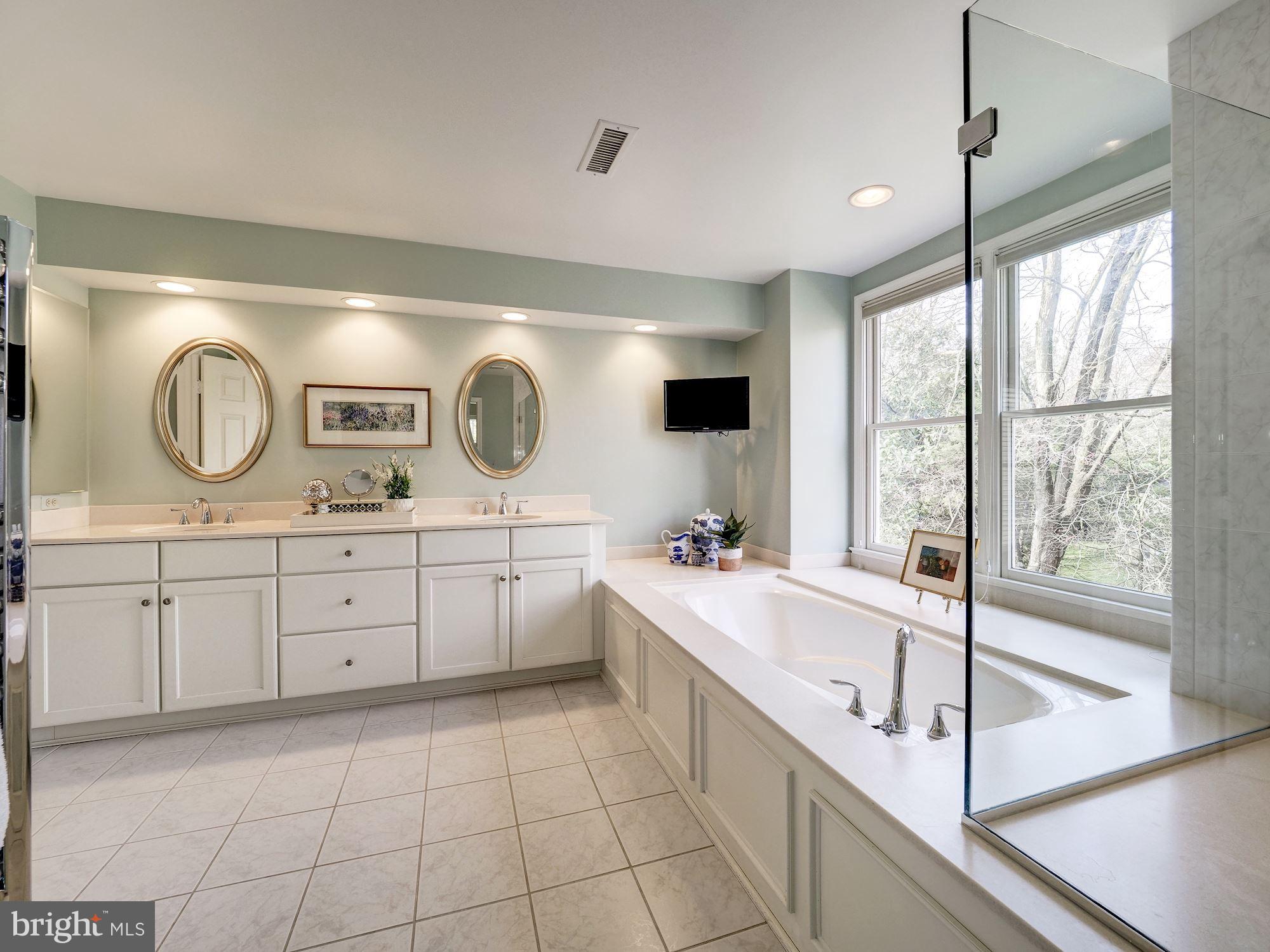 CARDEROCK SPRINGS - Residential