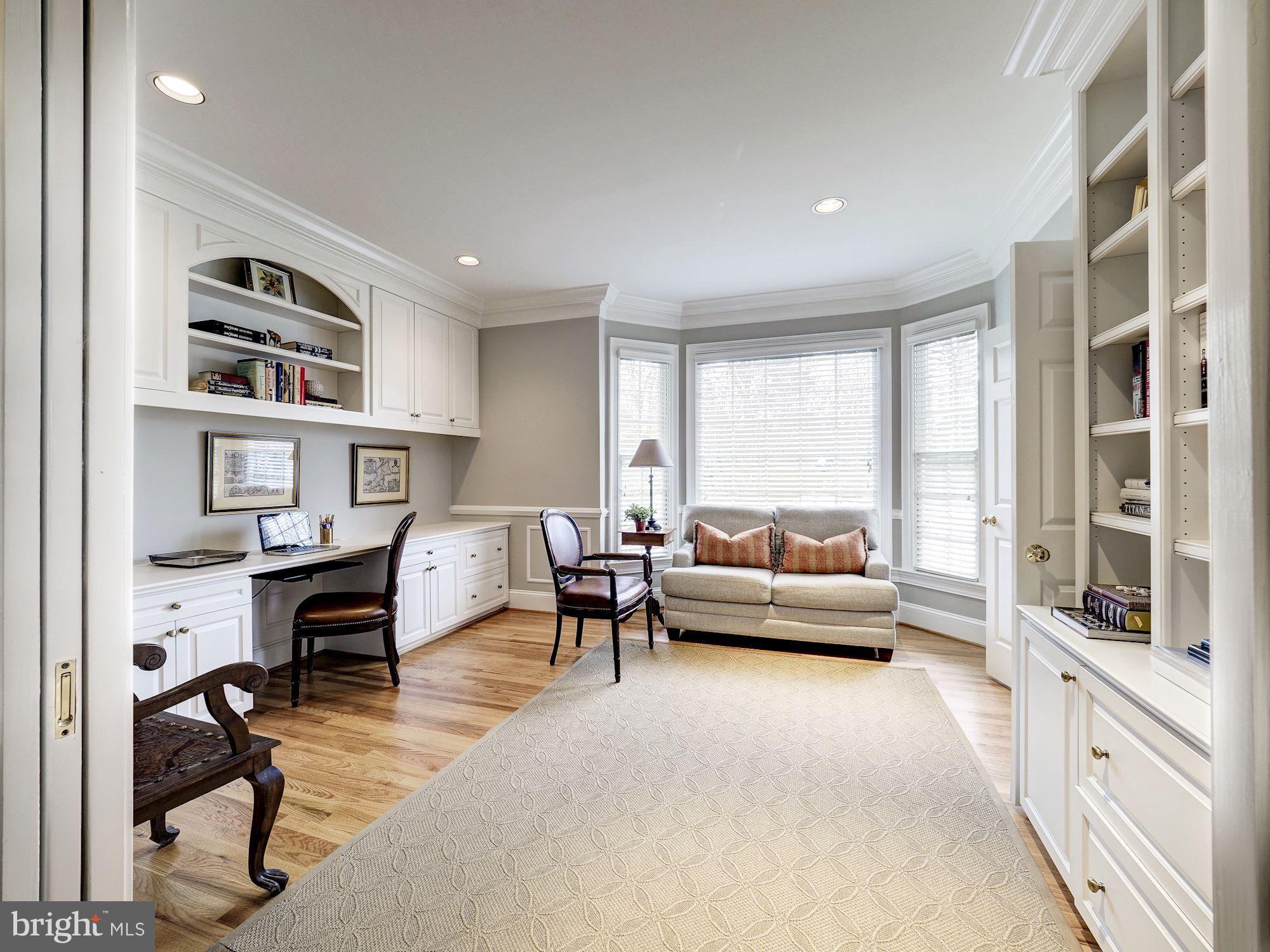 CARDEROCK SPRINGS - Residential