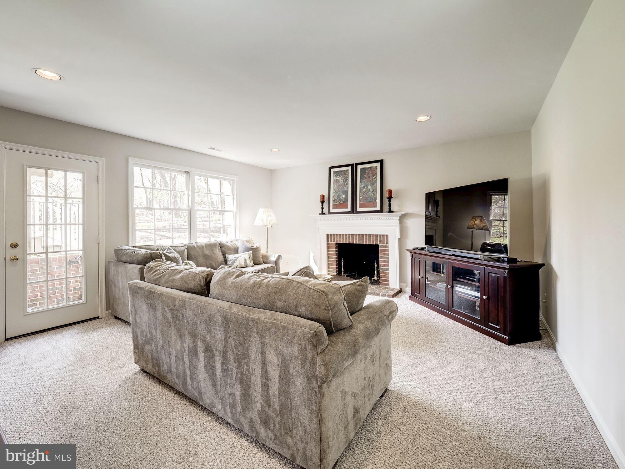 CARDEROCK SPRINGS - Residential